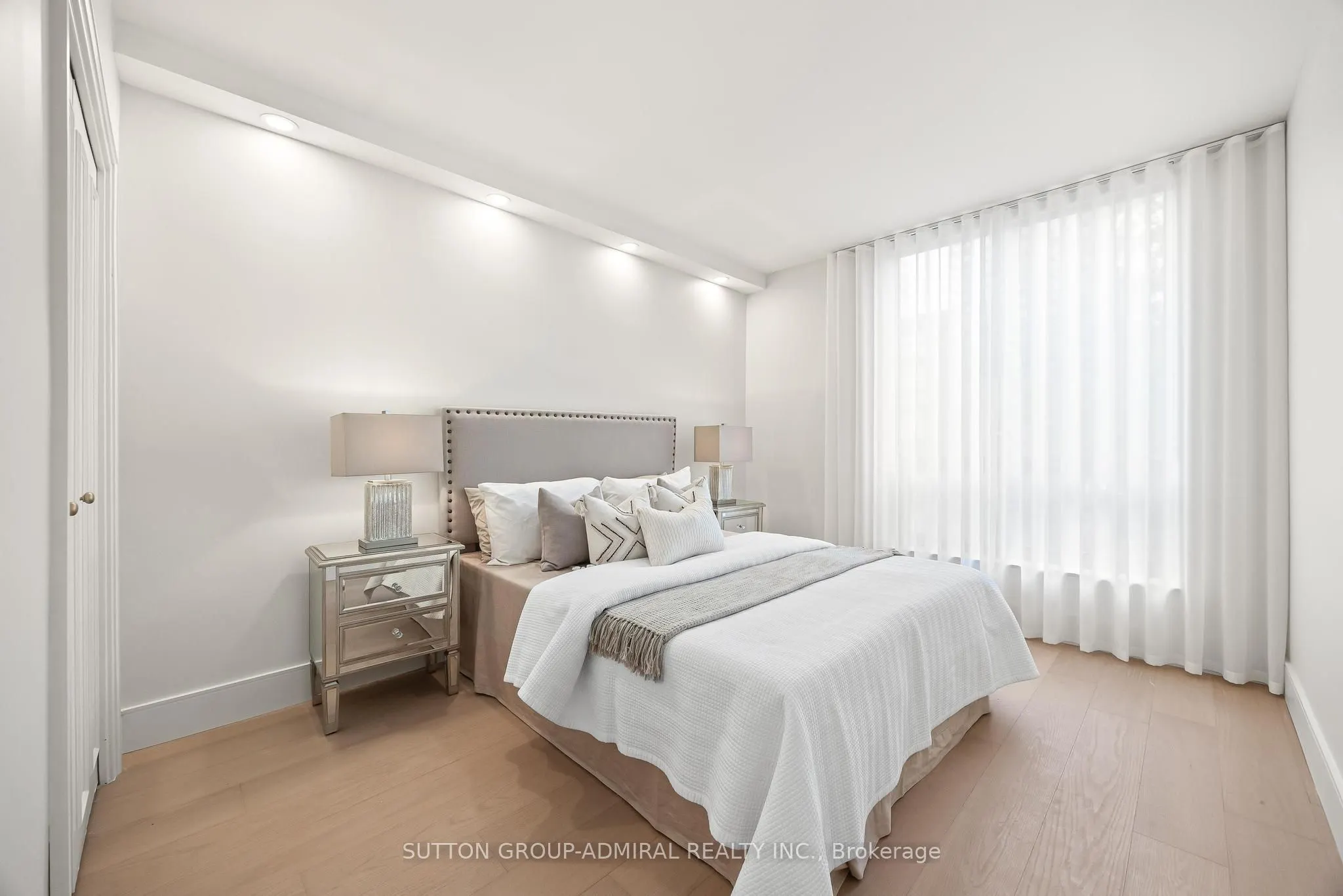 350 Lonsdale Road #407