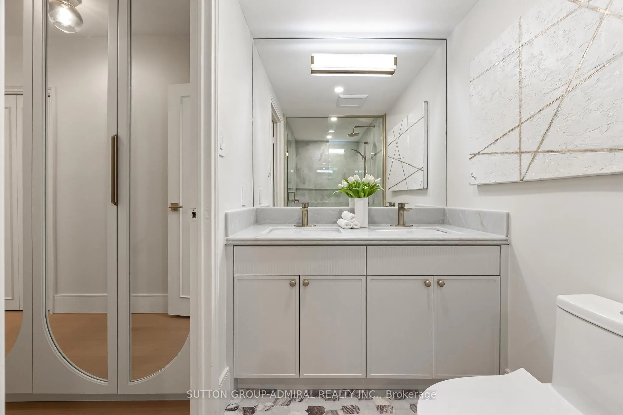 350 Lonsdale Road #407
