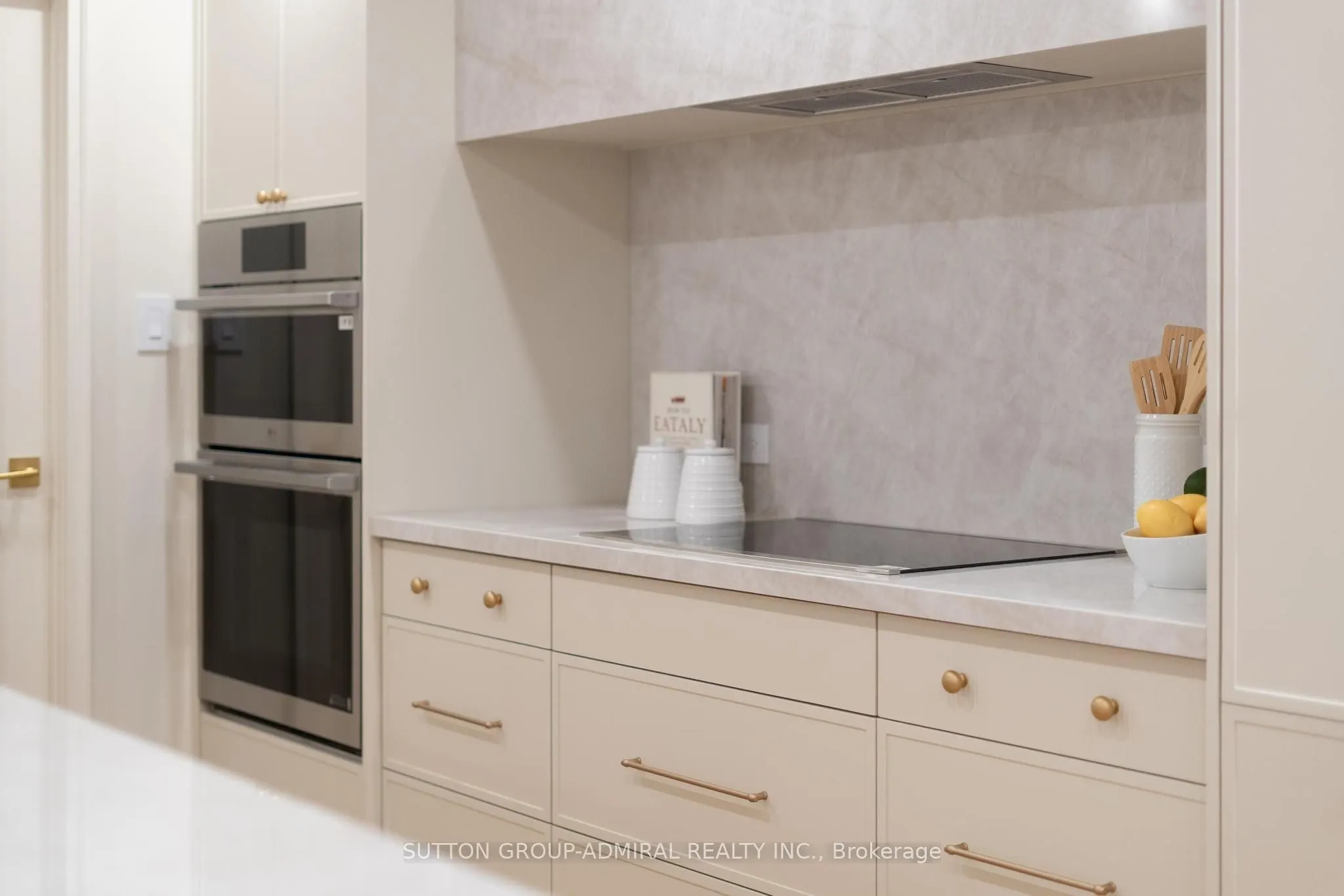 350 Lonsdale Road #407