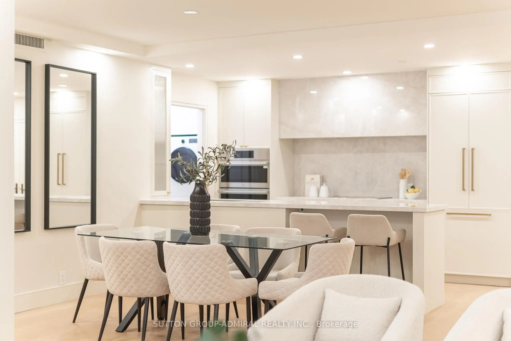 350 Lonsdale Road #407