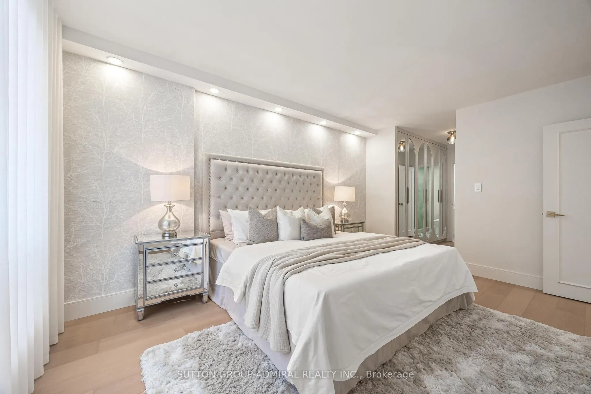 350 Lonsdale Road #407