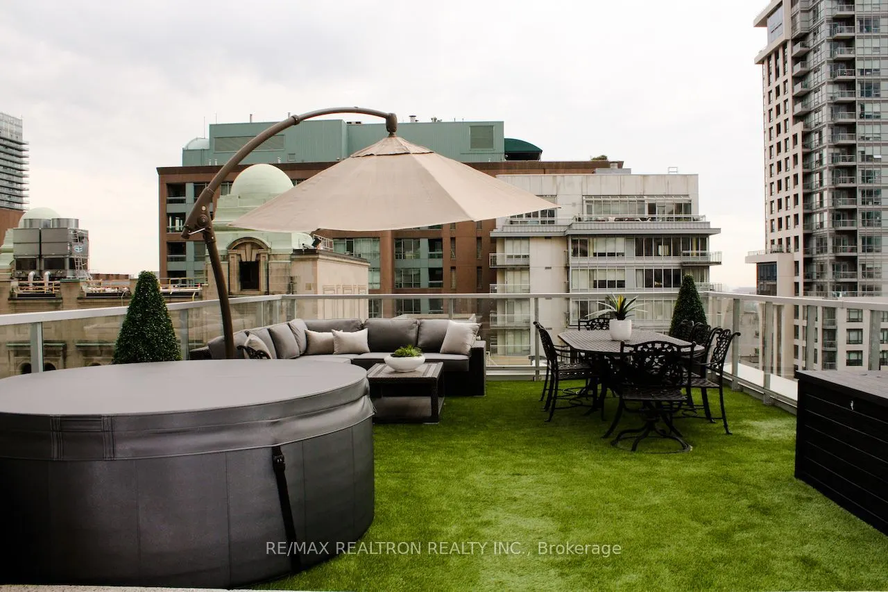 1 King Street W #1809
