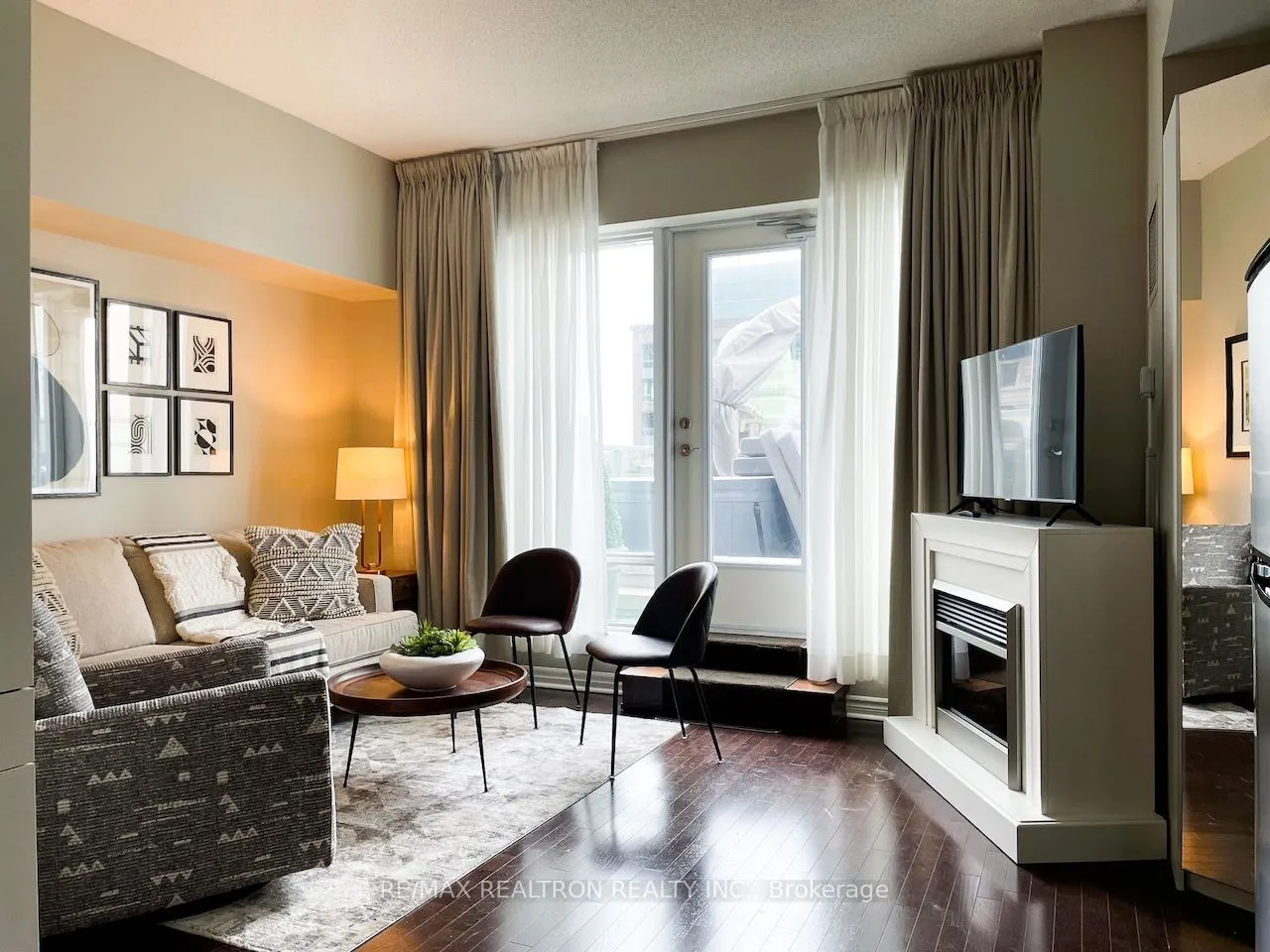 1 King Street W #1809