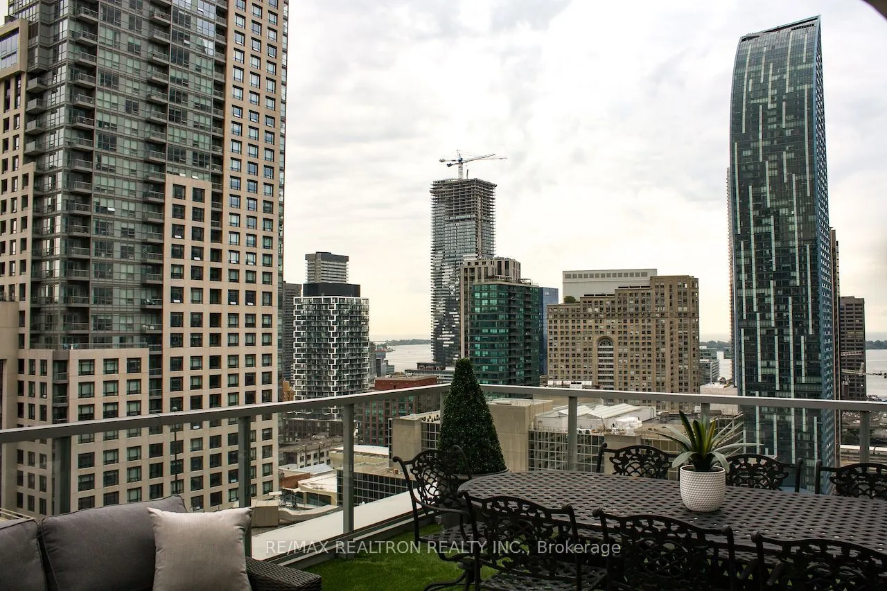 1 King Street W #1809