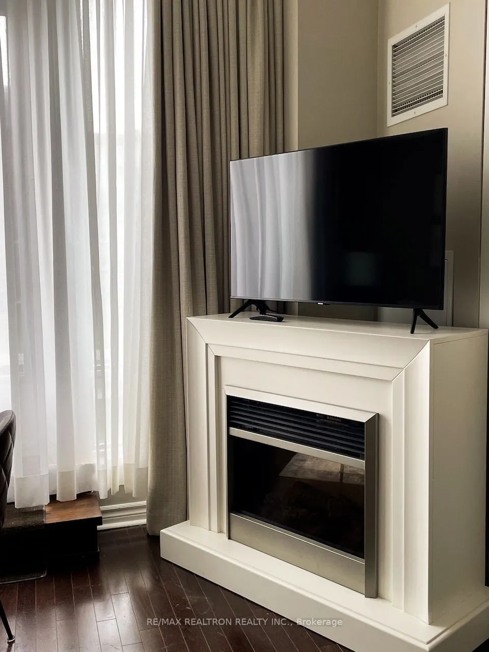 1 King Street W #1809