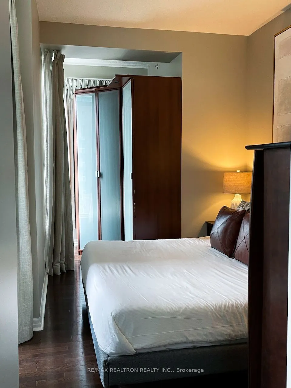 1 King Street W #1809