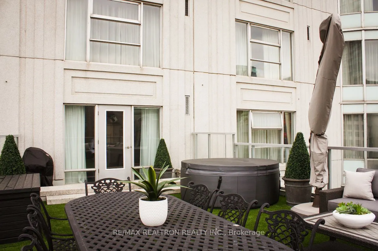 1 King Street W #1809