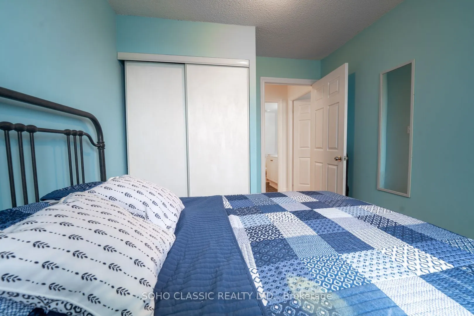 1700 Eglinton Avenue E #809