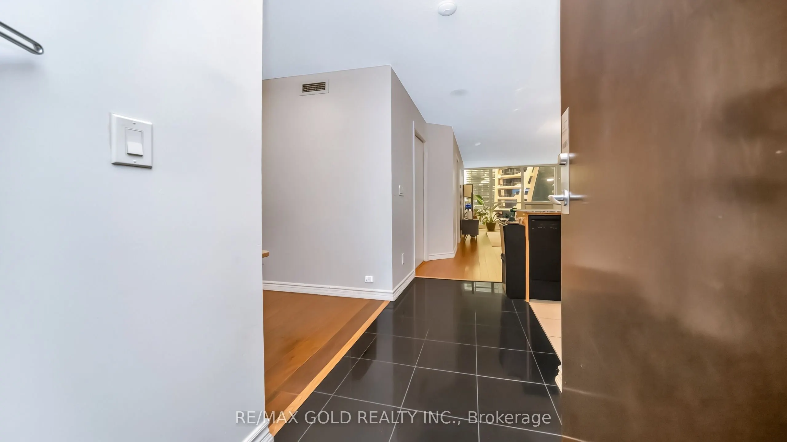 16 Yonge Street #1808