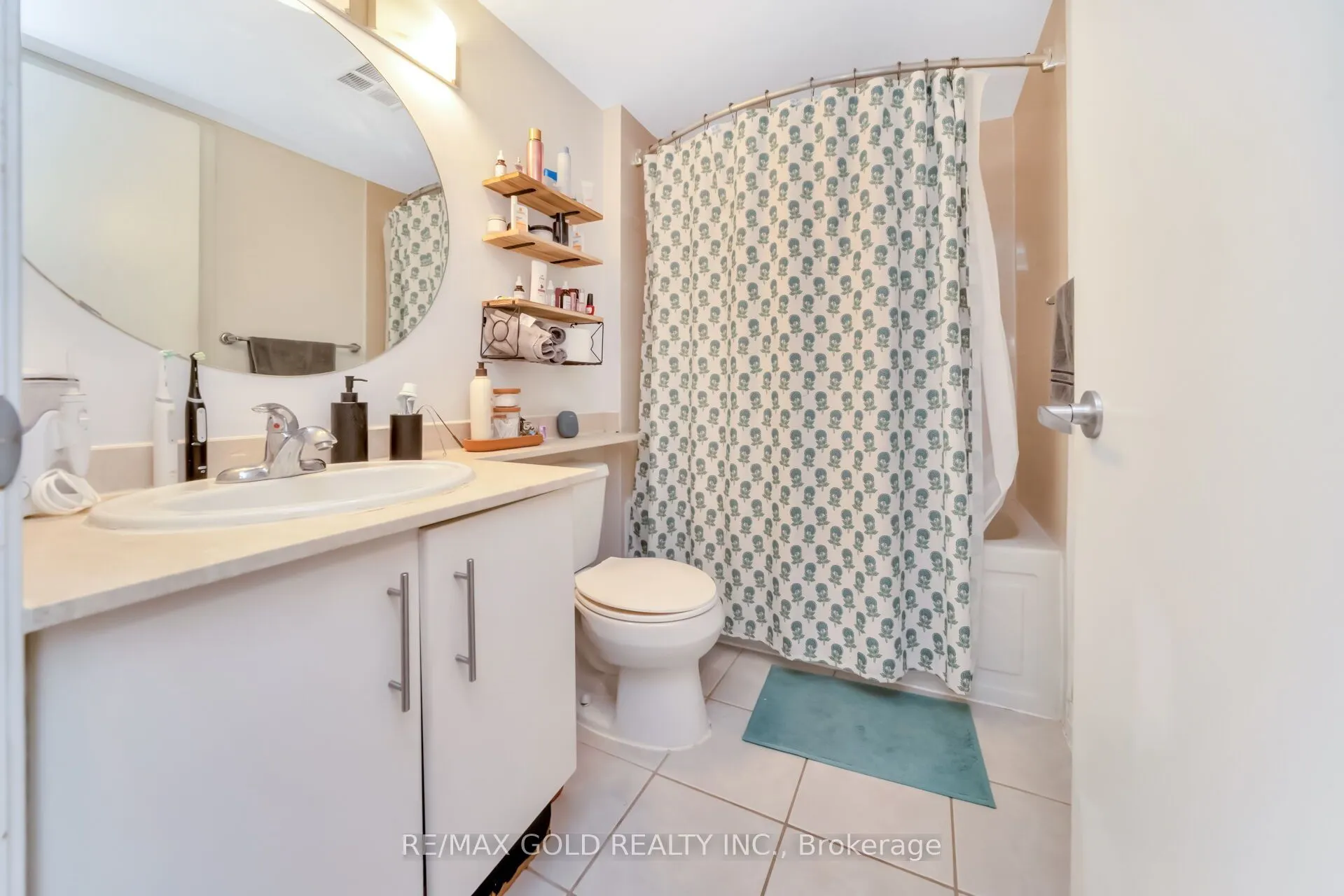 16 Yonge Street #1808