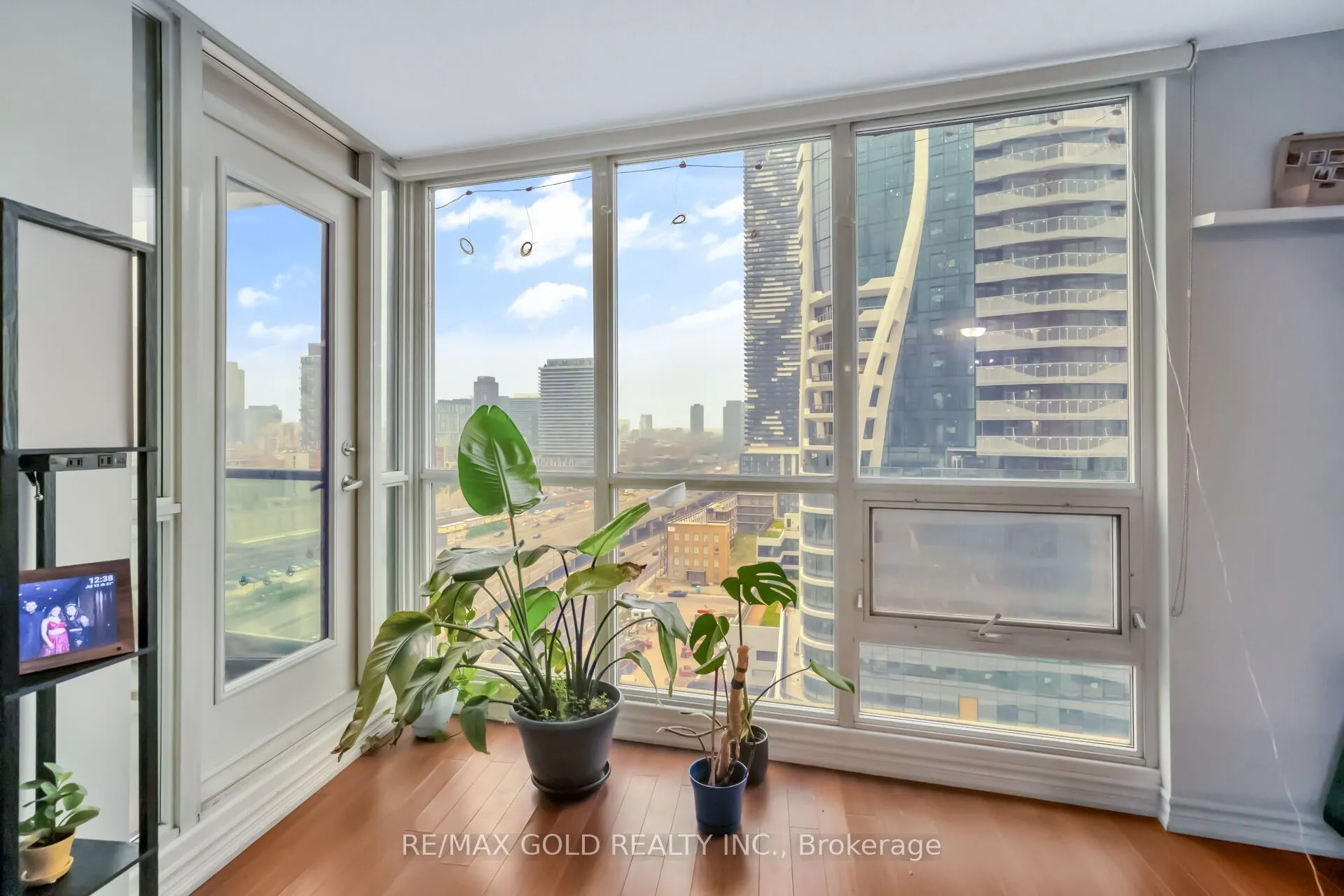 16 Yonge Street #1808