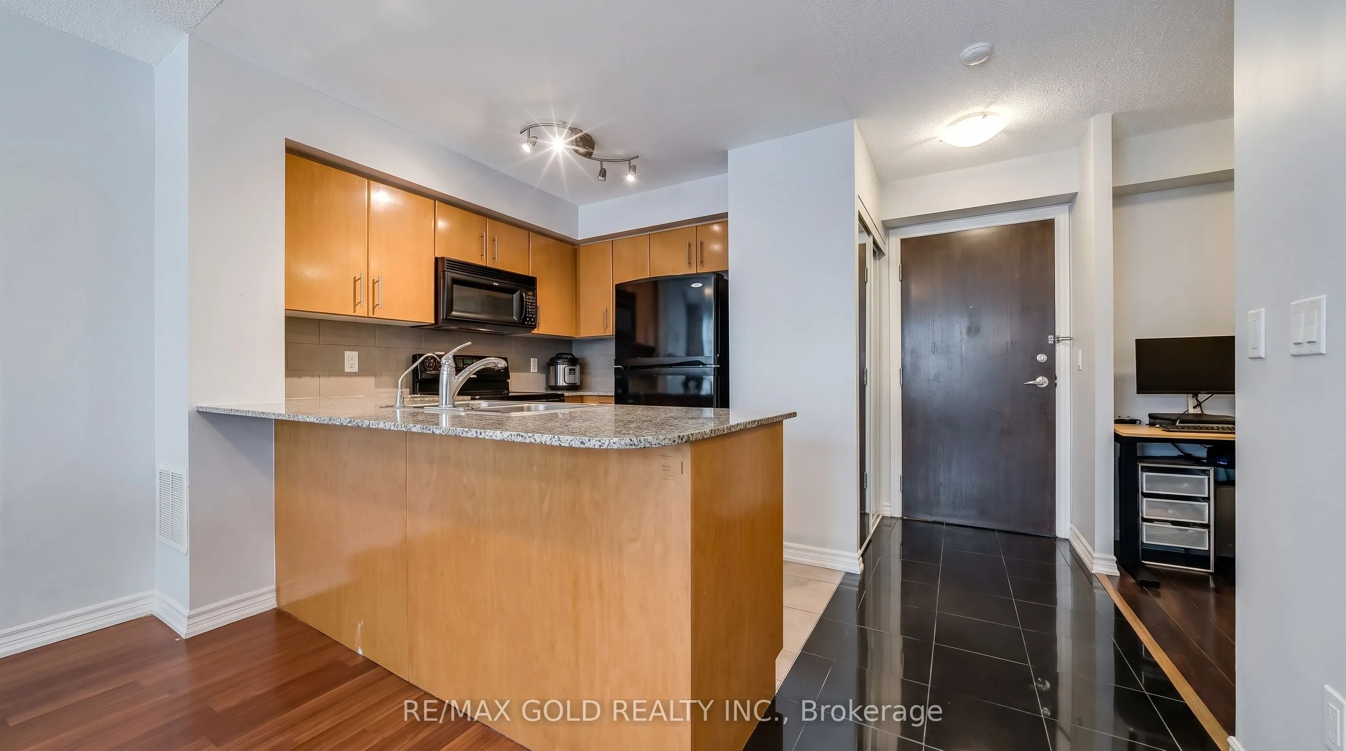 16 Yonge Street #1808
