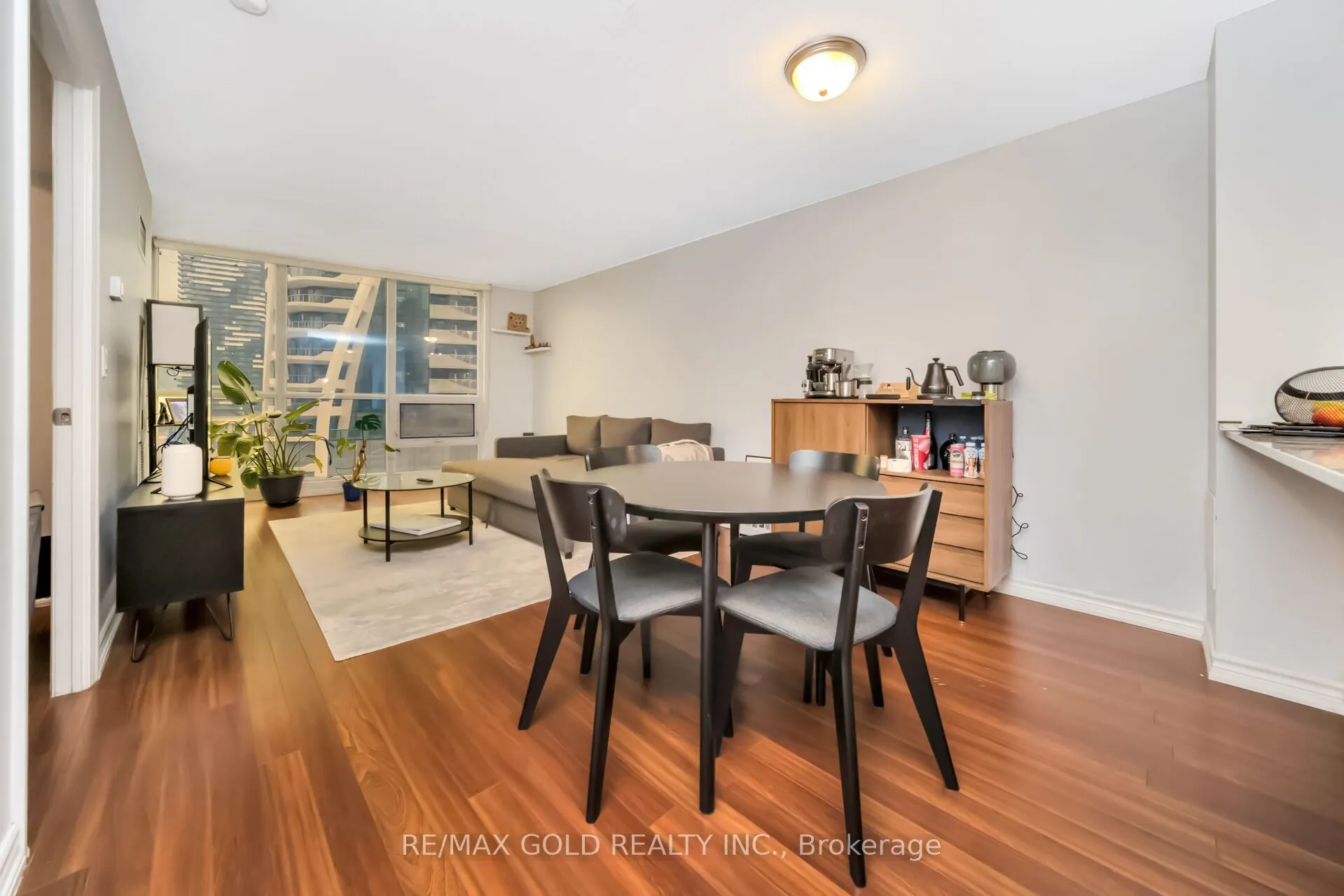 16 Yonge Street #1808