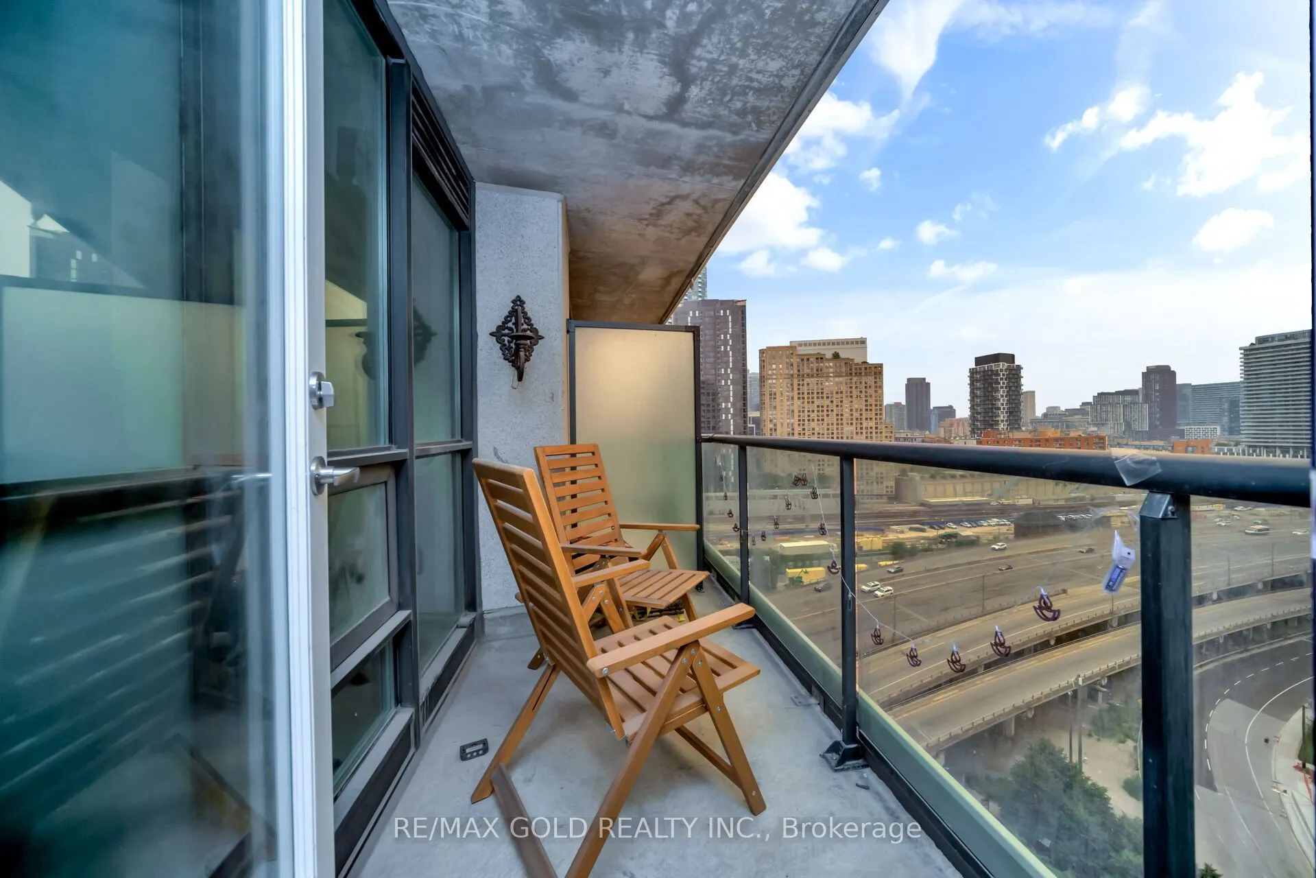 16 Yonge Street #1808