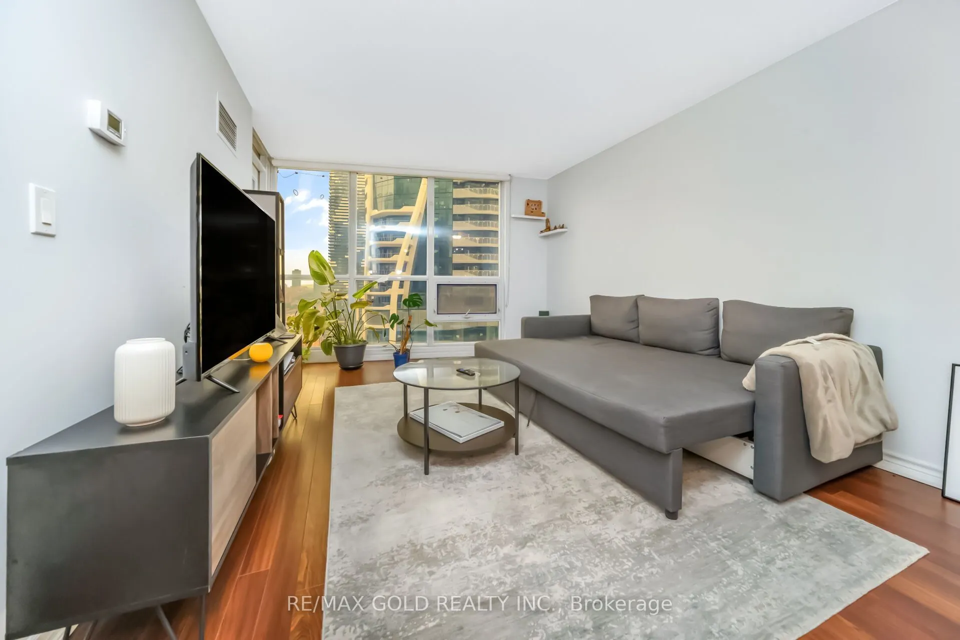 16 Yonge Street #1808