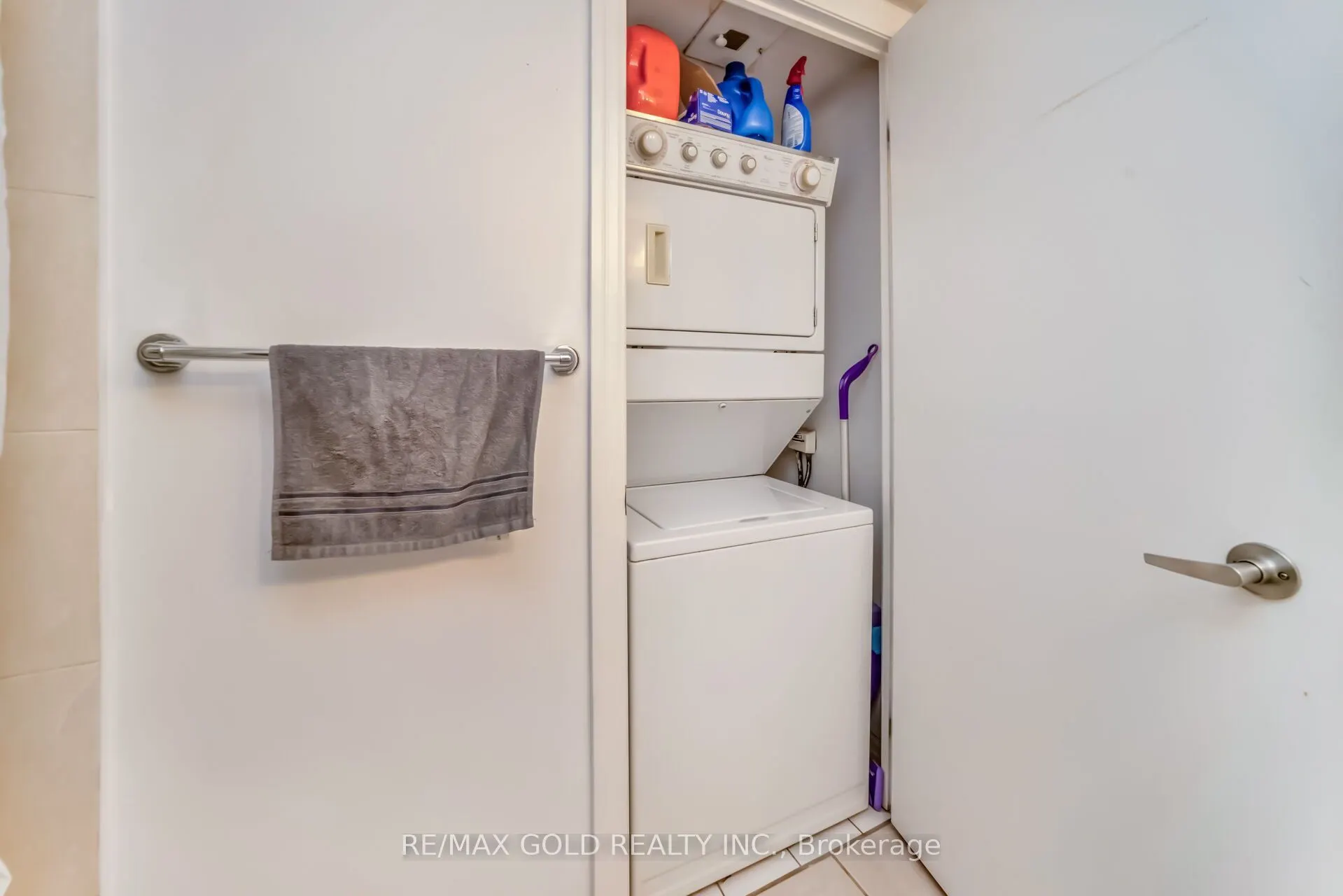 16 Yonge Street #1808