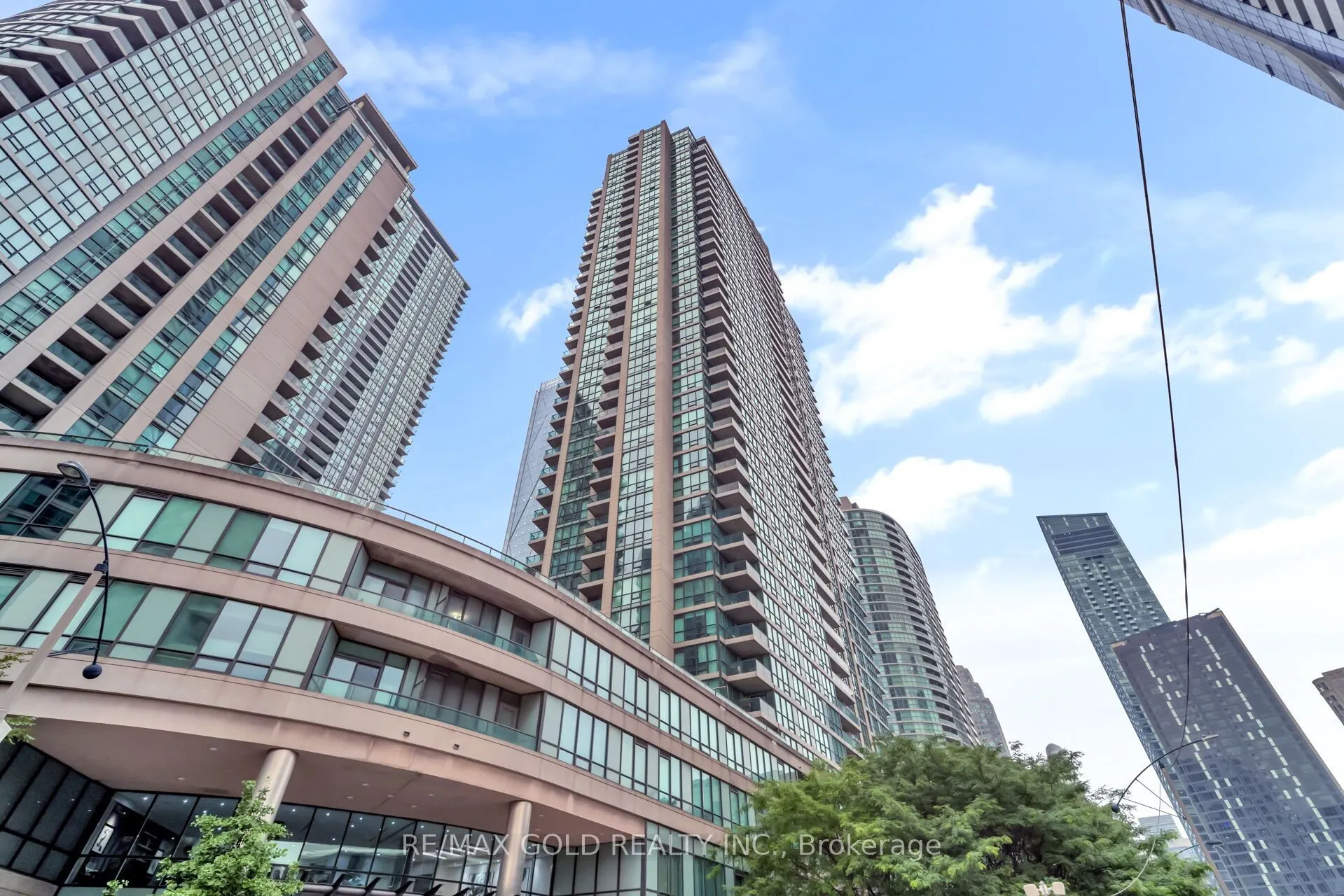 16 Yonge Street #1808