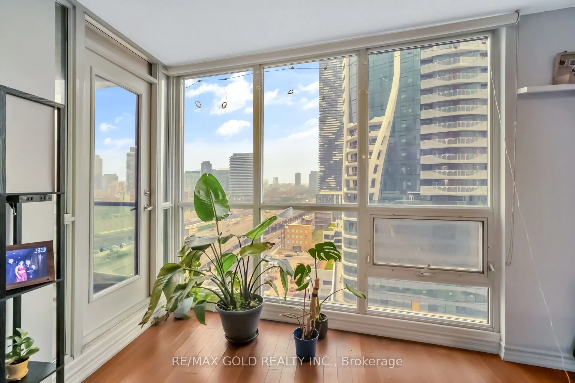 16 Yonge Street #1808