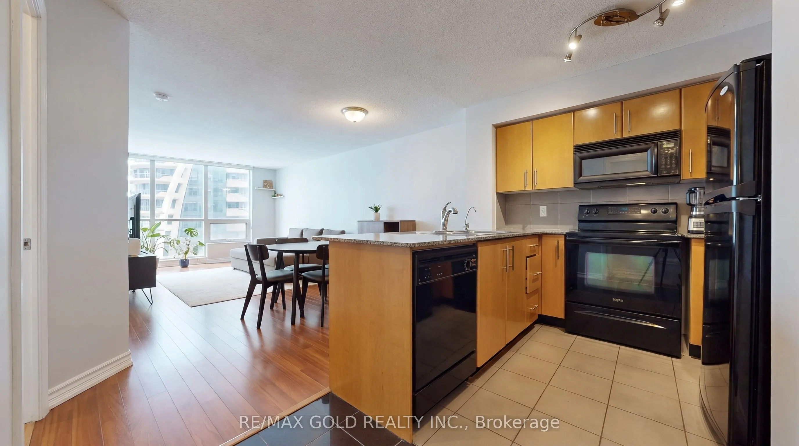 16 Yonge Street #1808