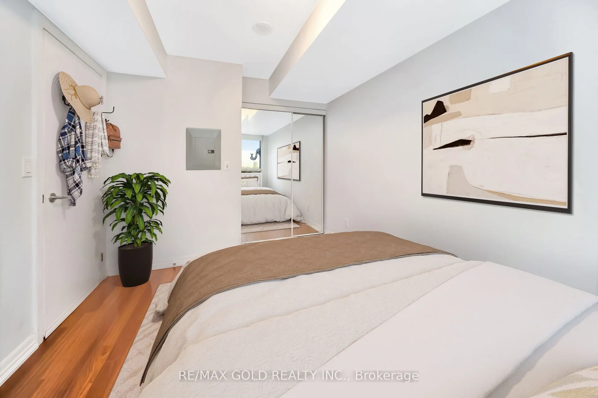 16 Yonge Street #1808