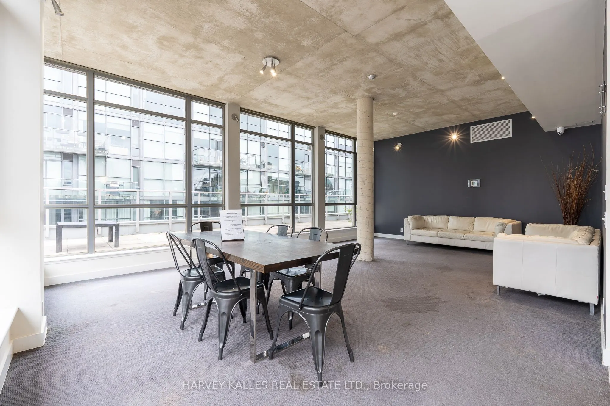 36 Charlotte Street #702
