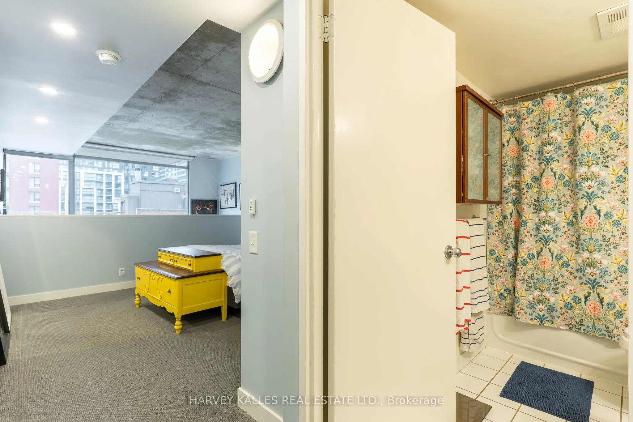 36 Charlotte Street #702