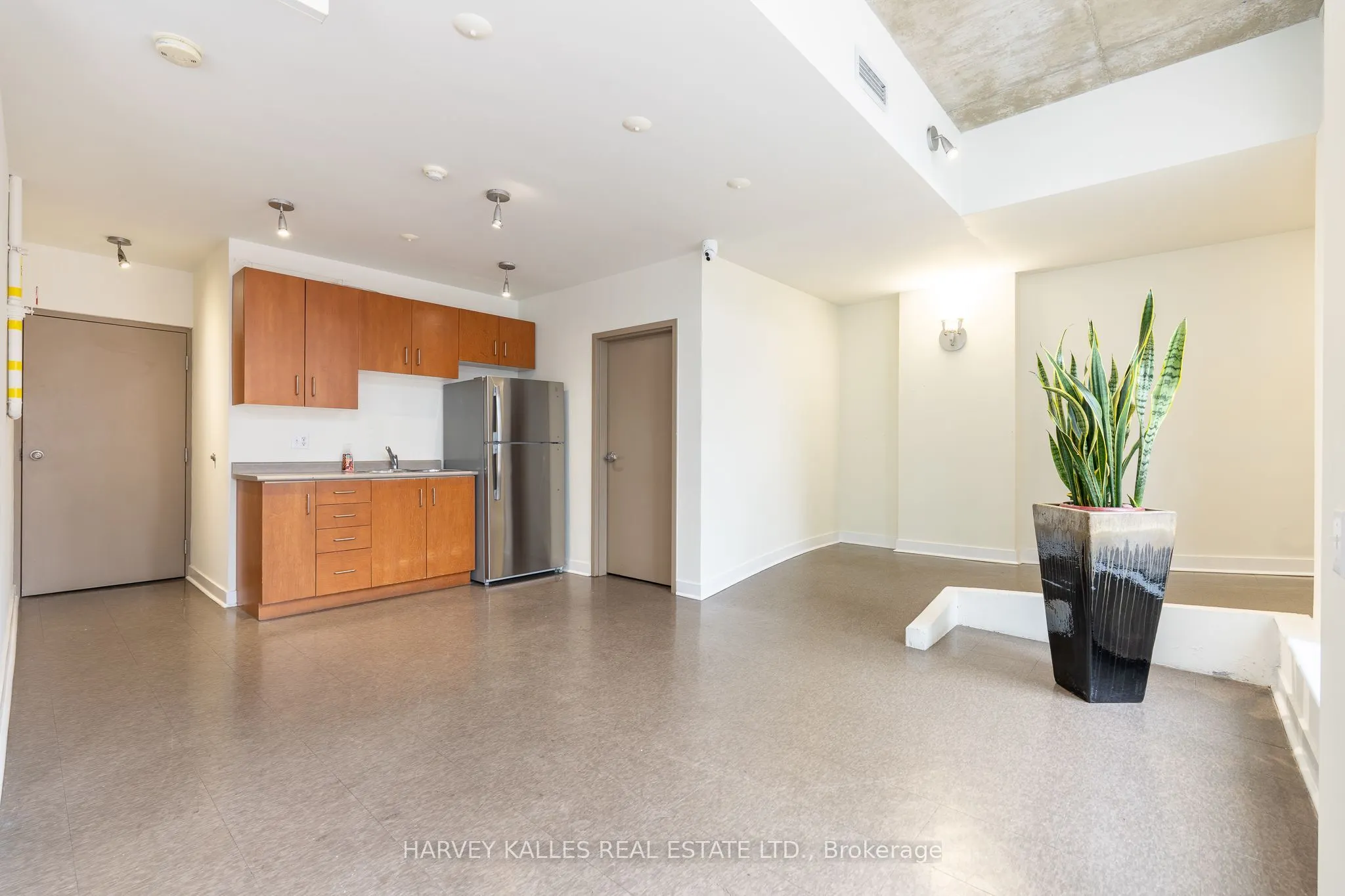 36 Charlotte Street #702