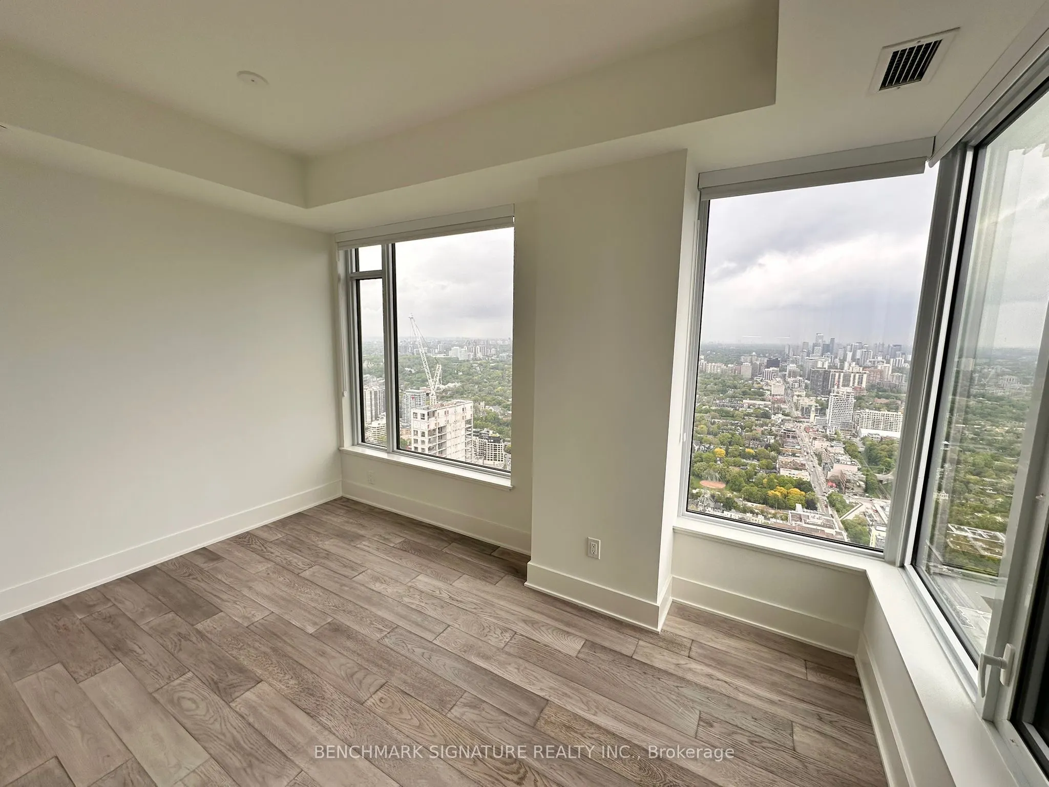 11 Yorkville Avenue #5504