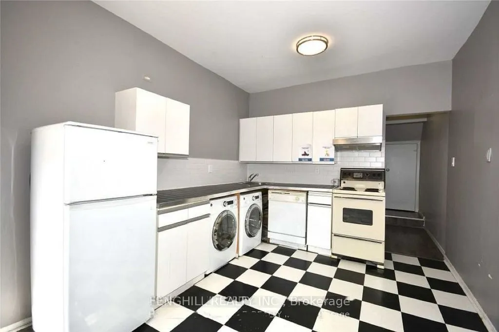 678 Bathurst Street #Main