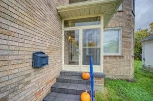 182 Finch Avenue E