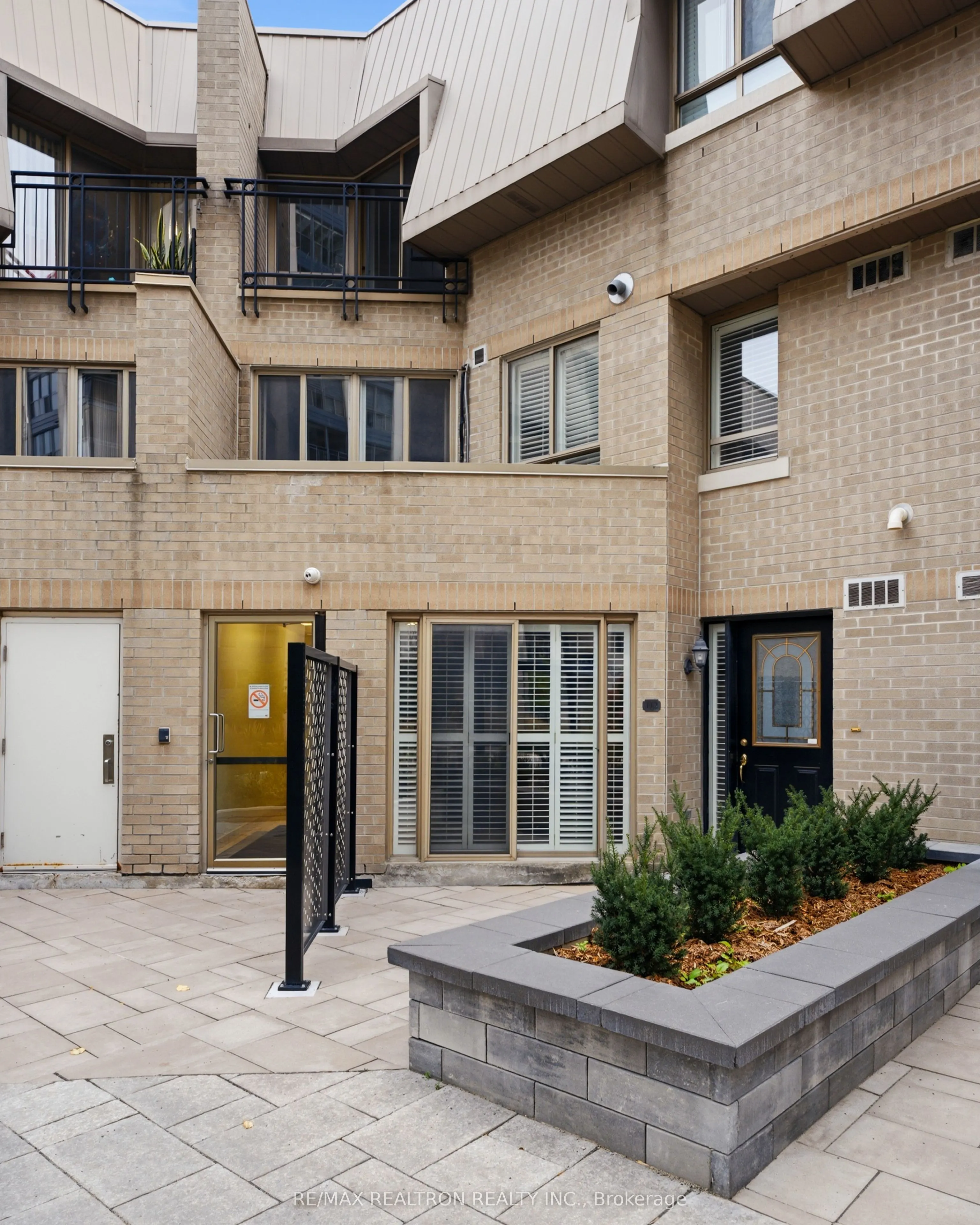 38 Hollywood Avenue #112