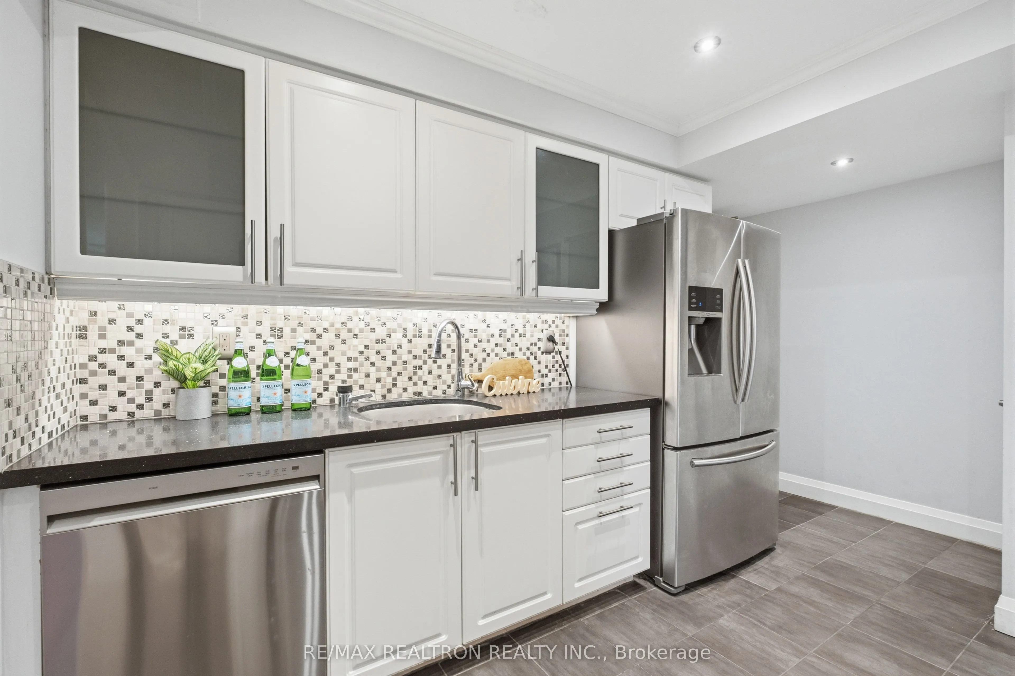 38 Hollywood Avenue #112