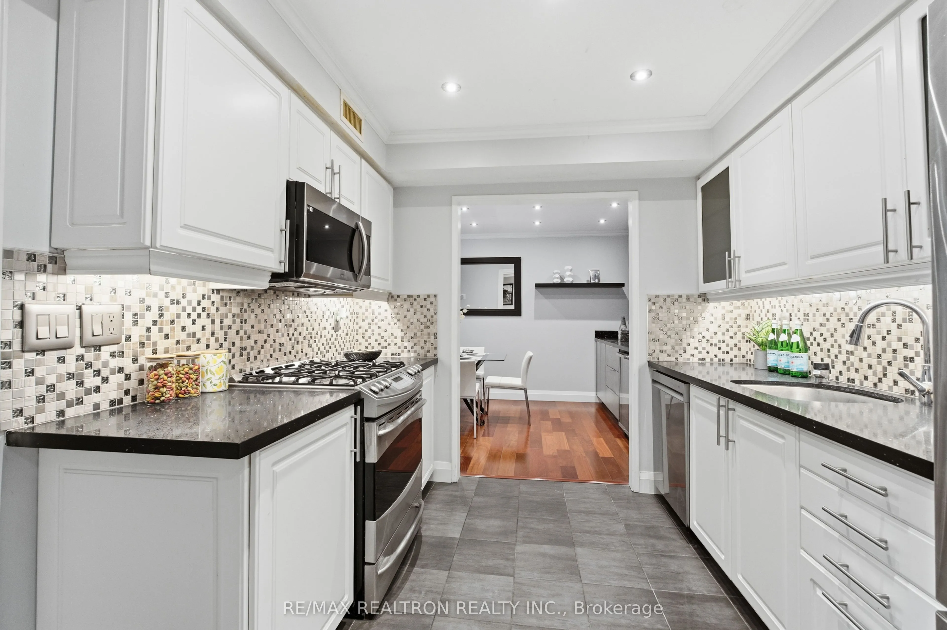38 Hollywood Avenue #112