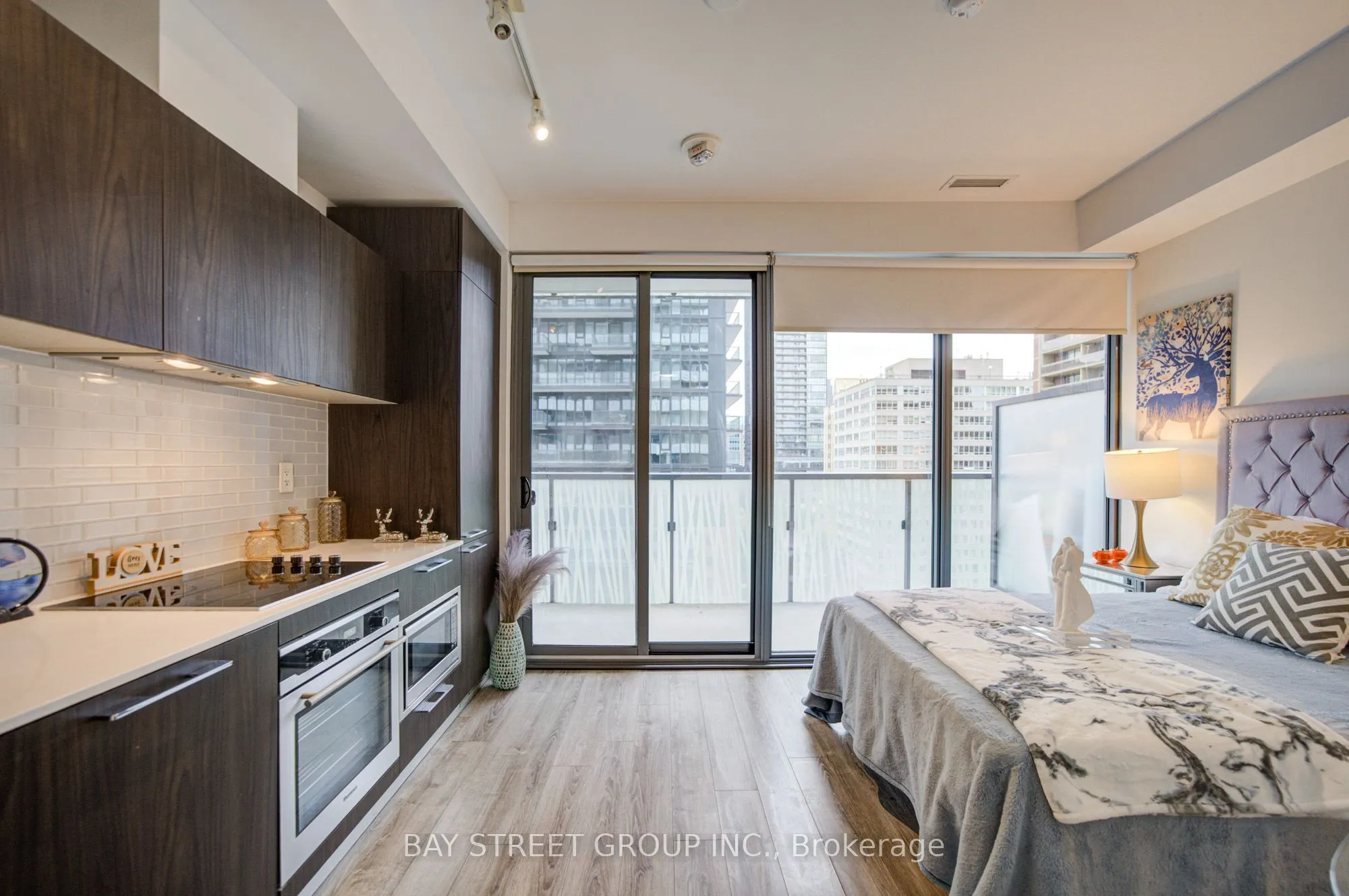 50 Charles Street E #902
