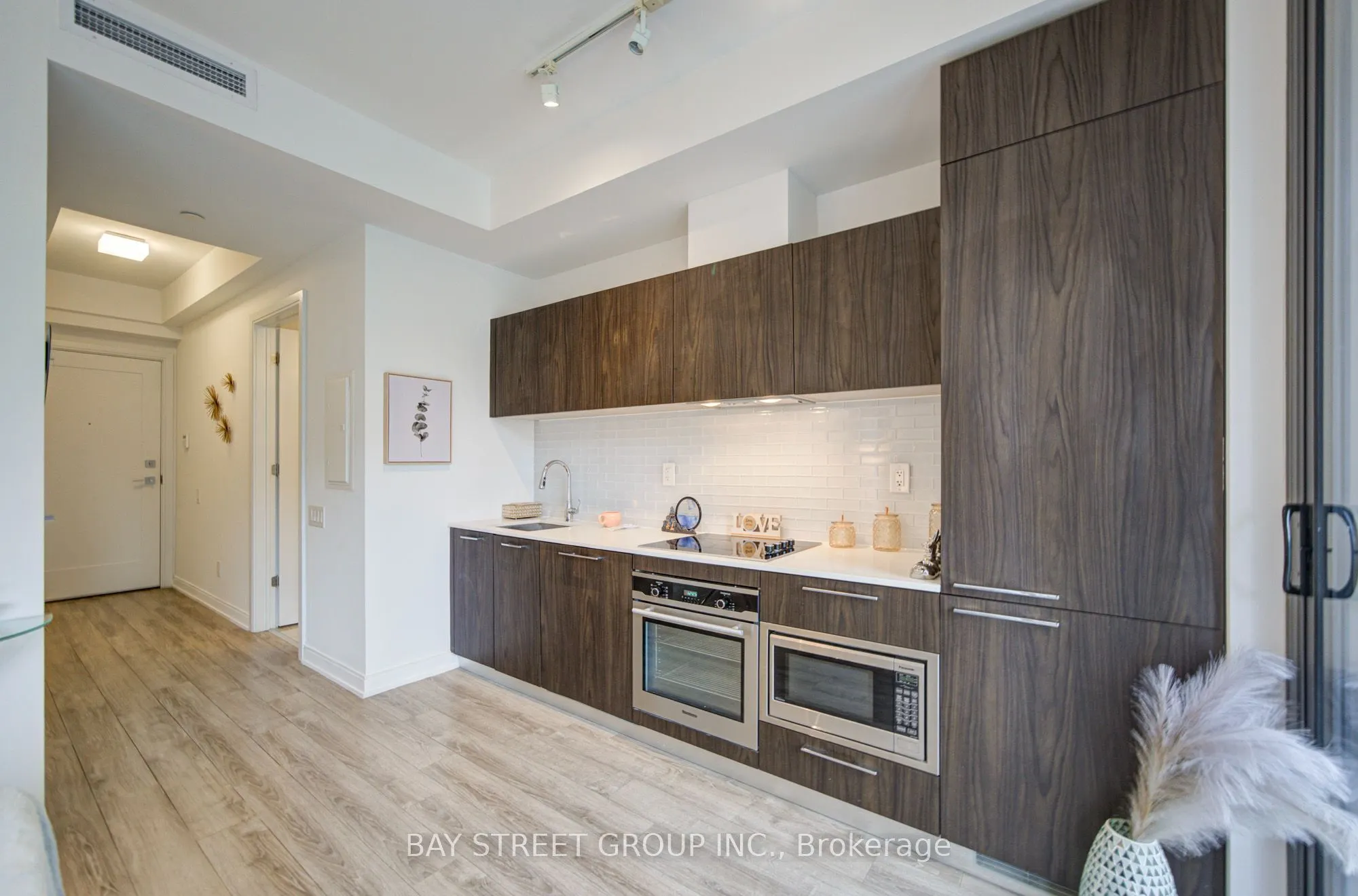 50 Charles Street E #902