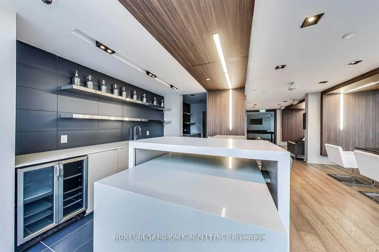 101 Peter Street #2910