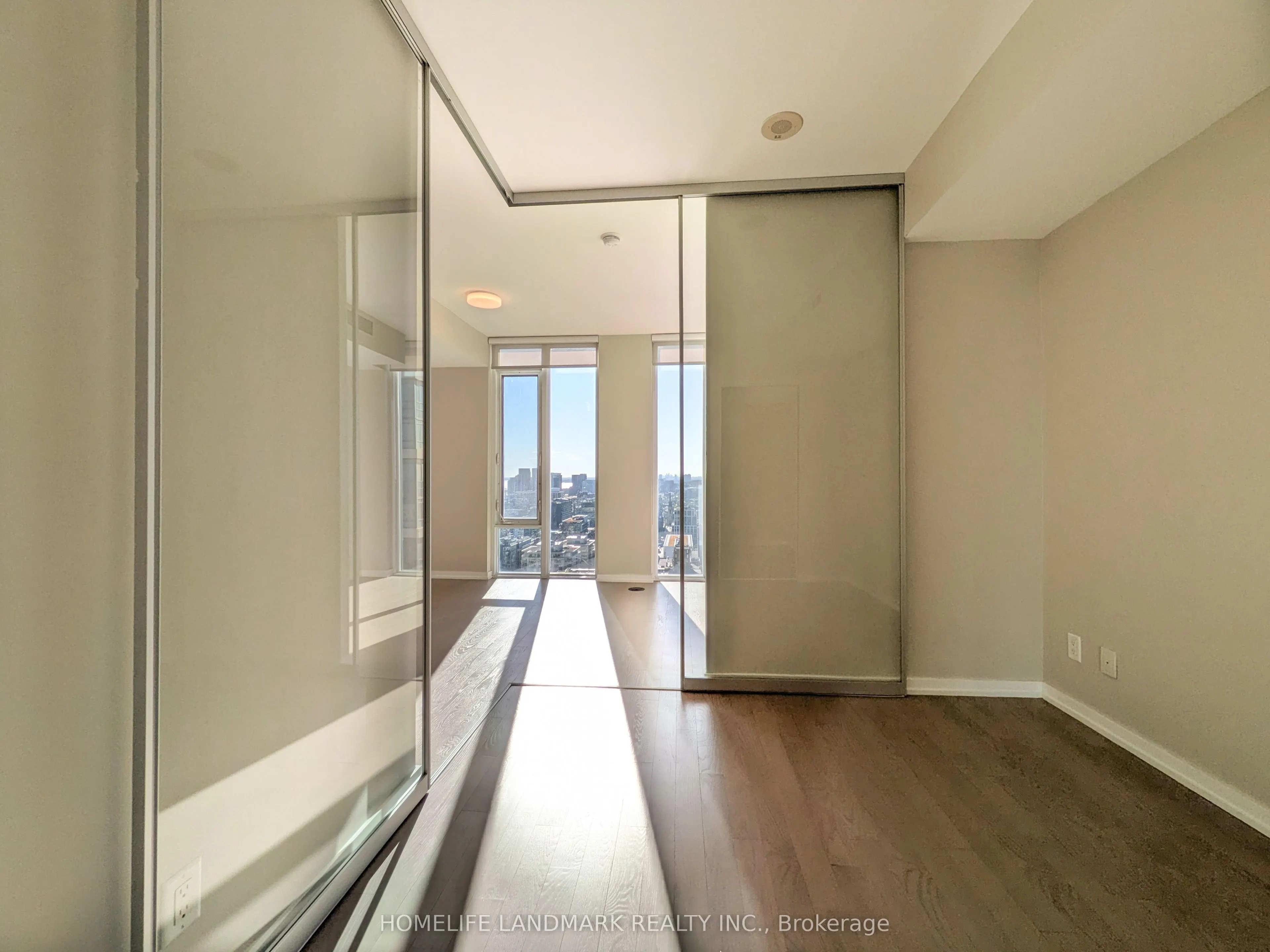 101 Peter Street #2910
