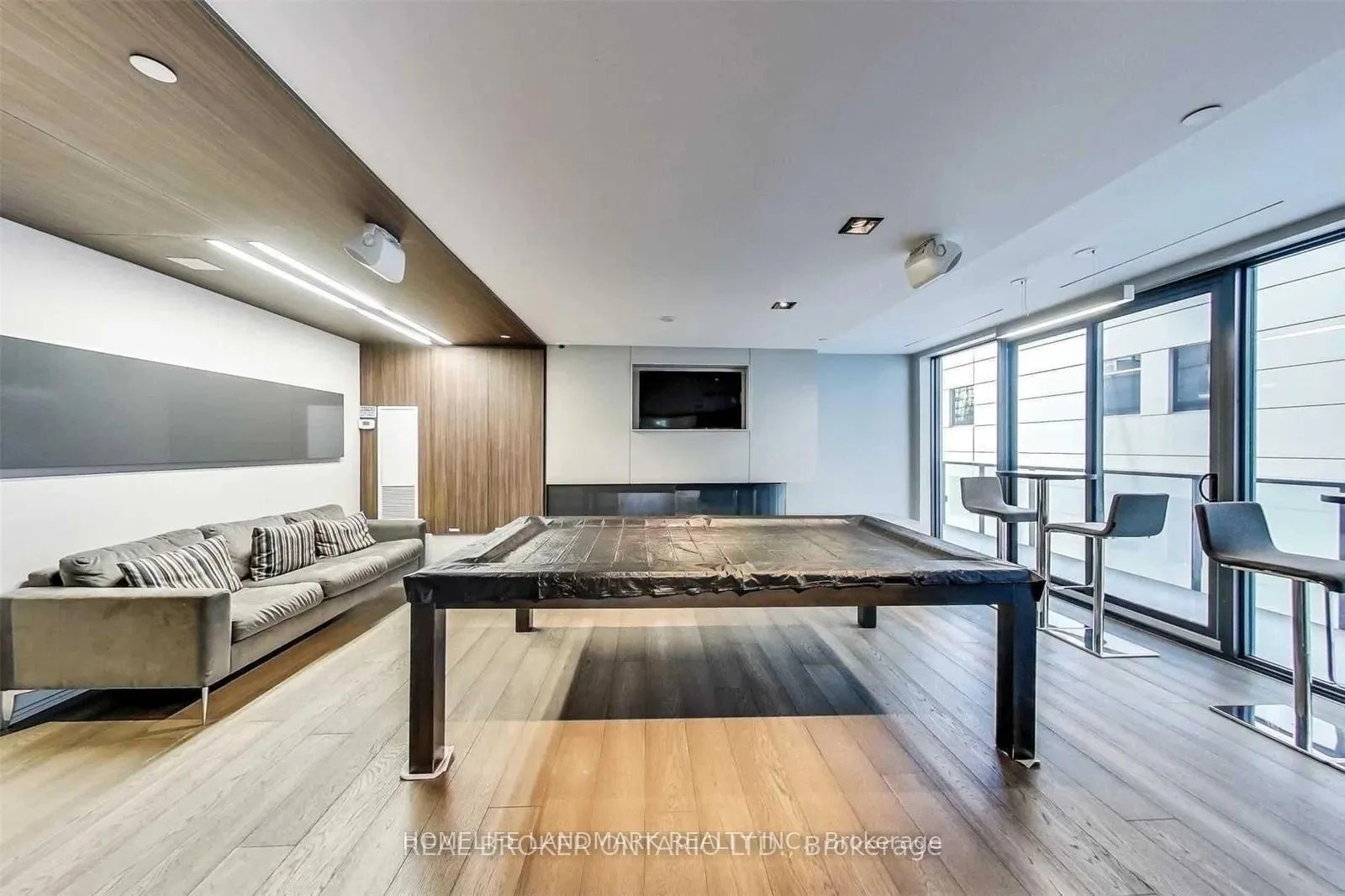 101 Peter Street #2910
