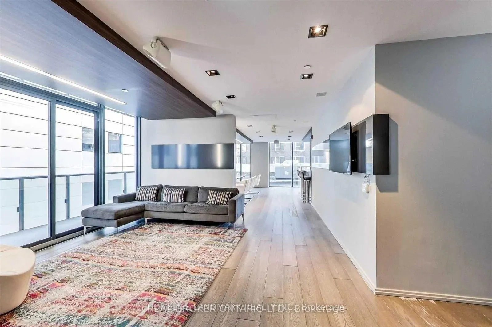 101 Peter Street #2910