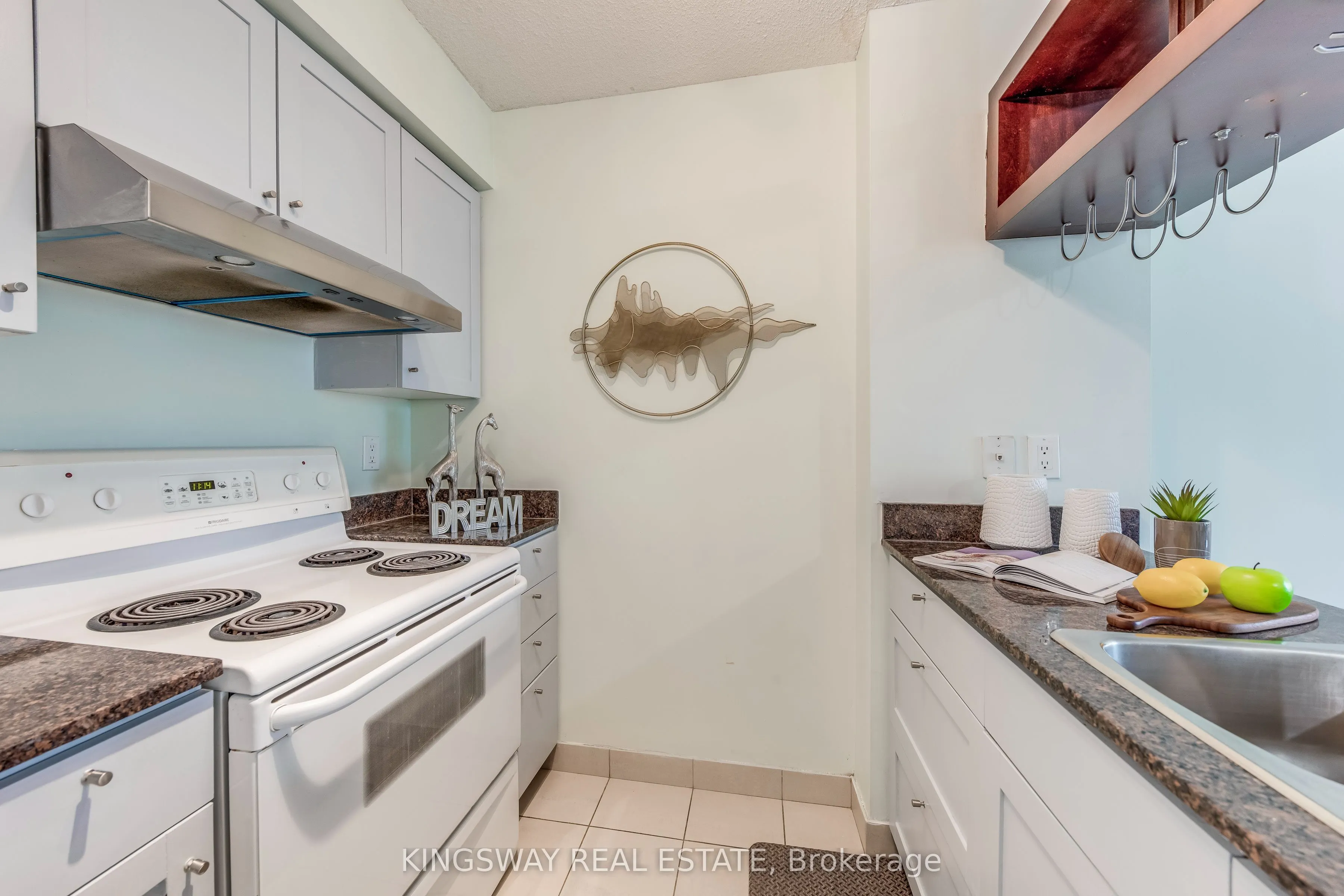 81 Navy Wharf Court #3511