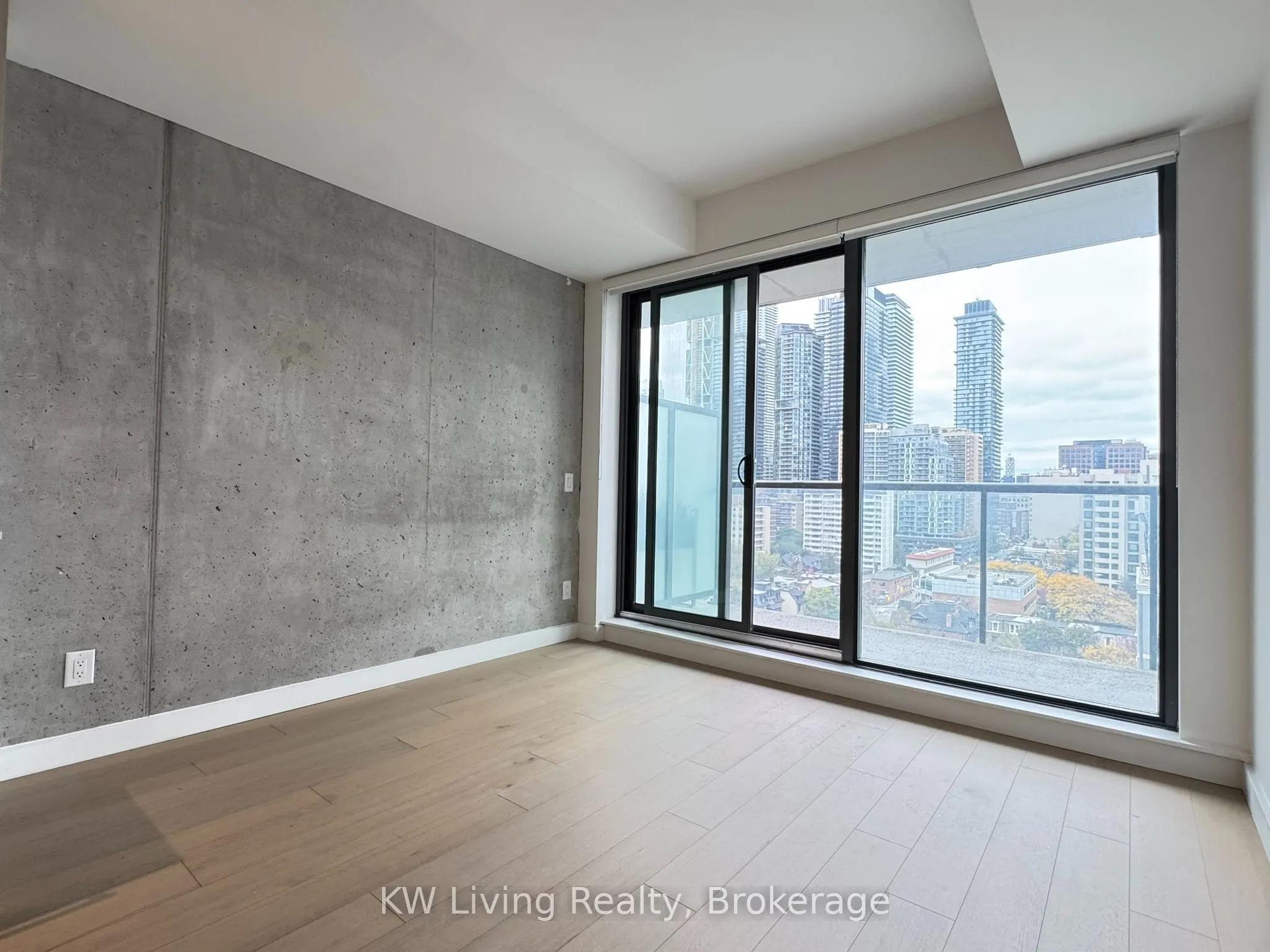 81 Wellesley Street E #1306