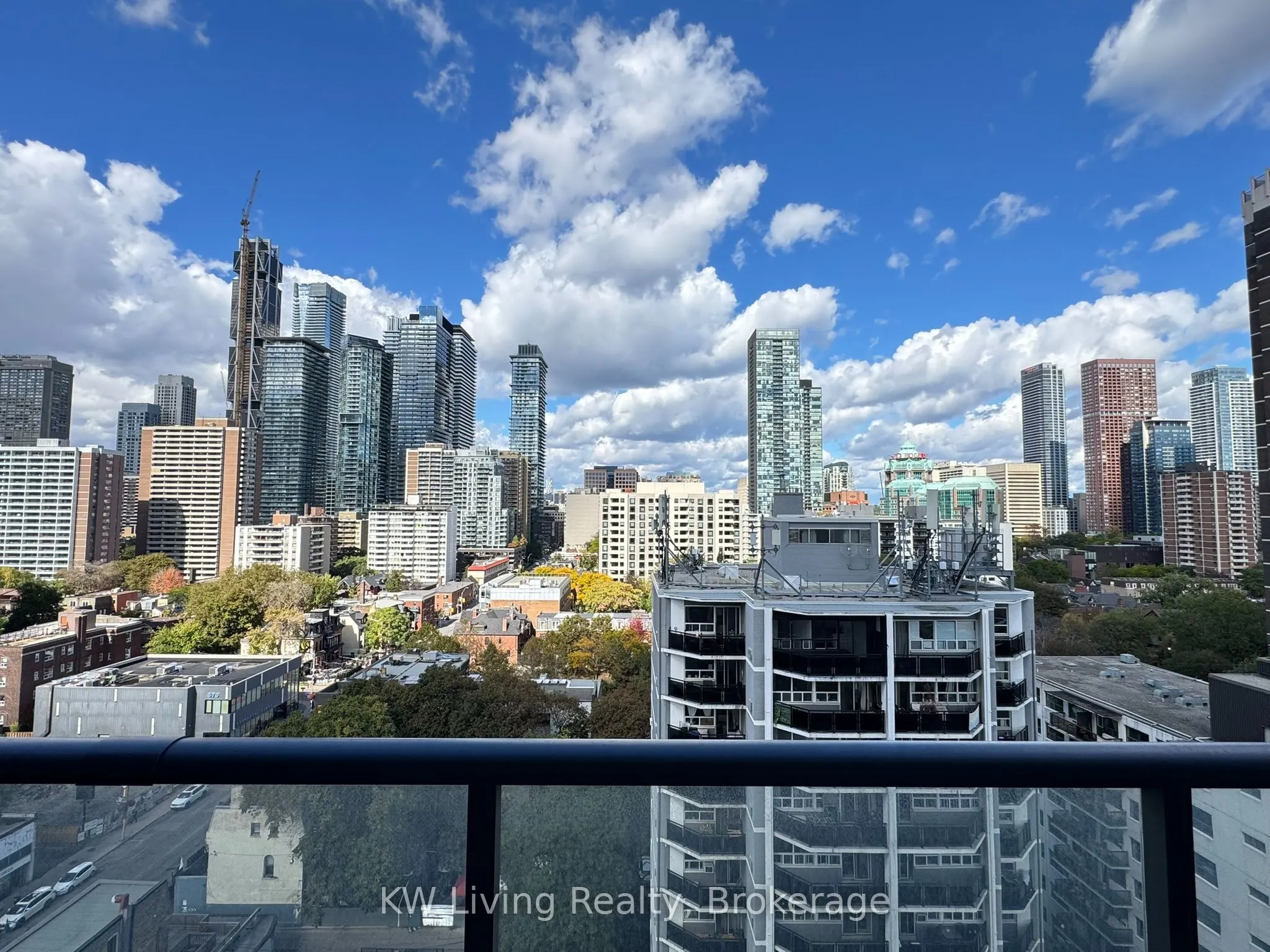 81 Wellesley Street E #1306