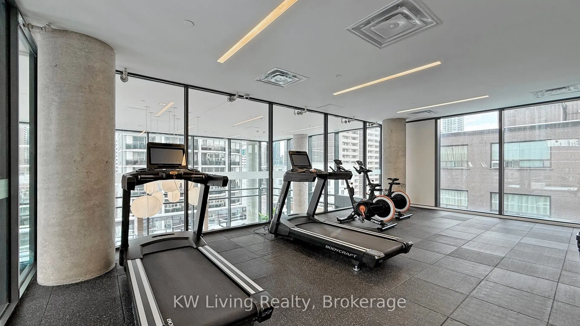 81 Wellesley Street E #1306