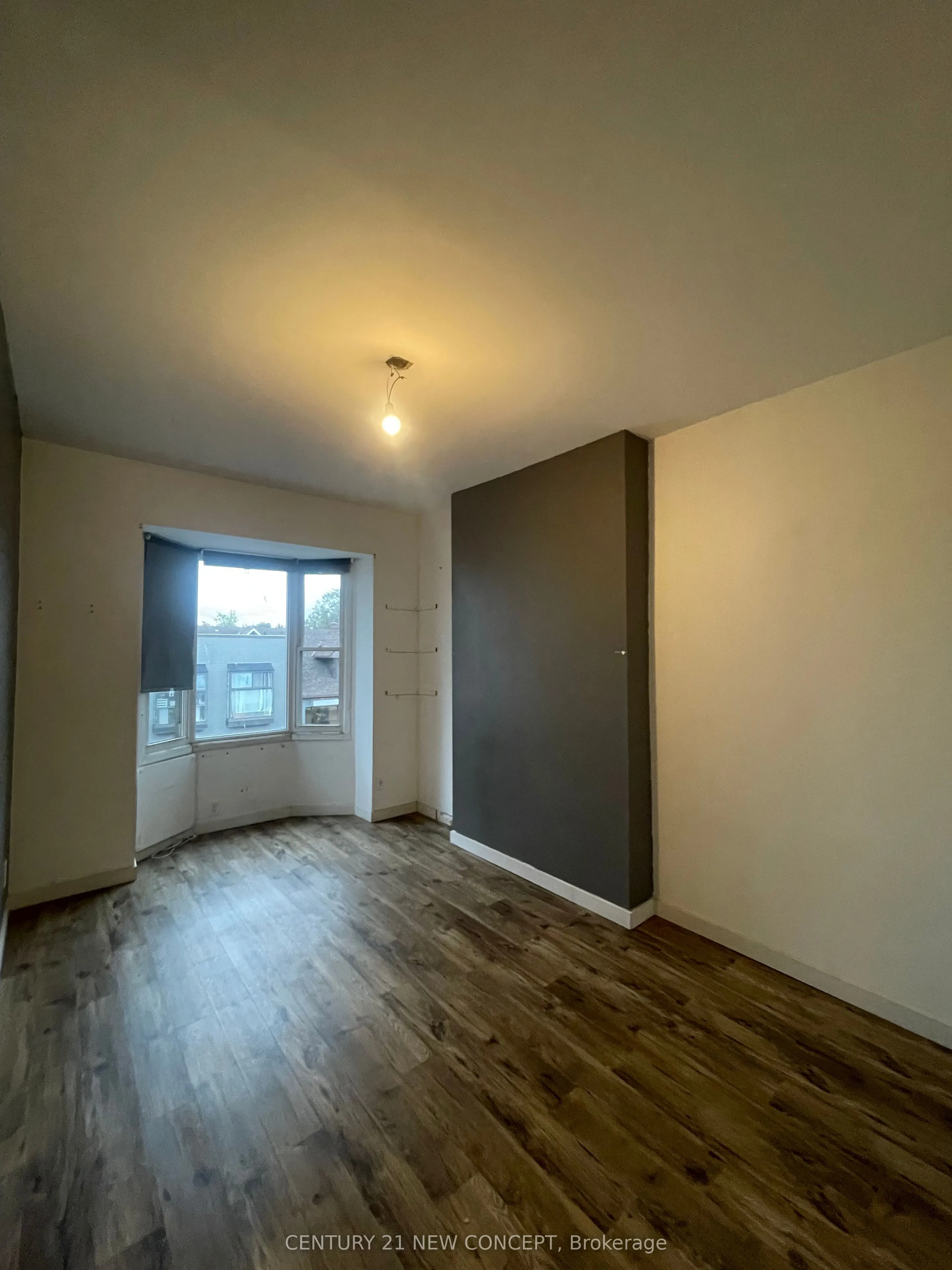 600 Bloor Street W #3