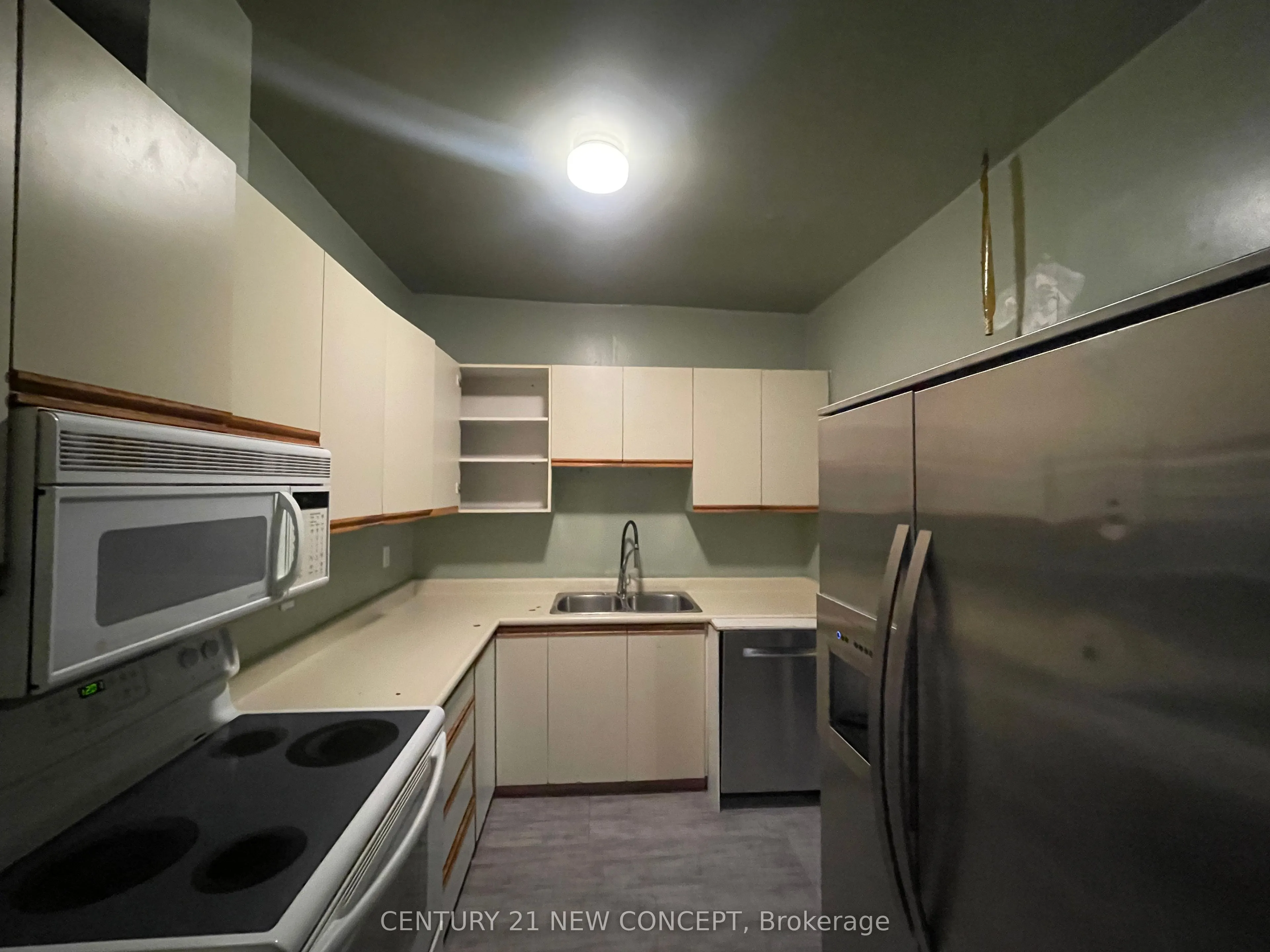 600 Bloor Street W #3