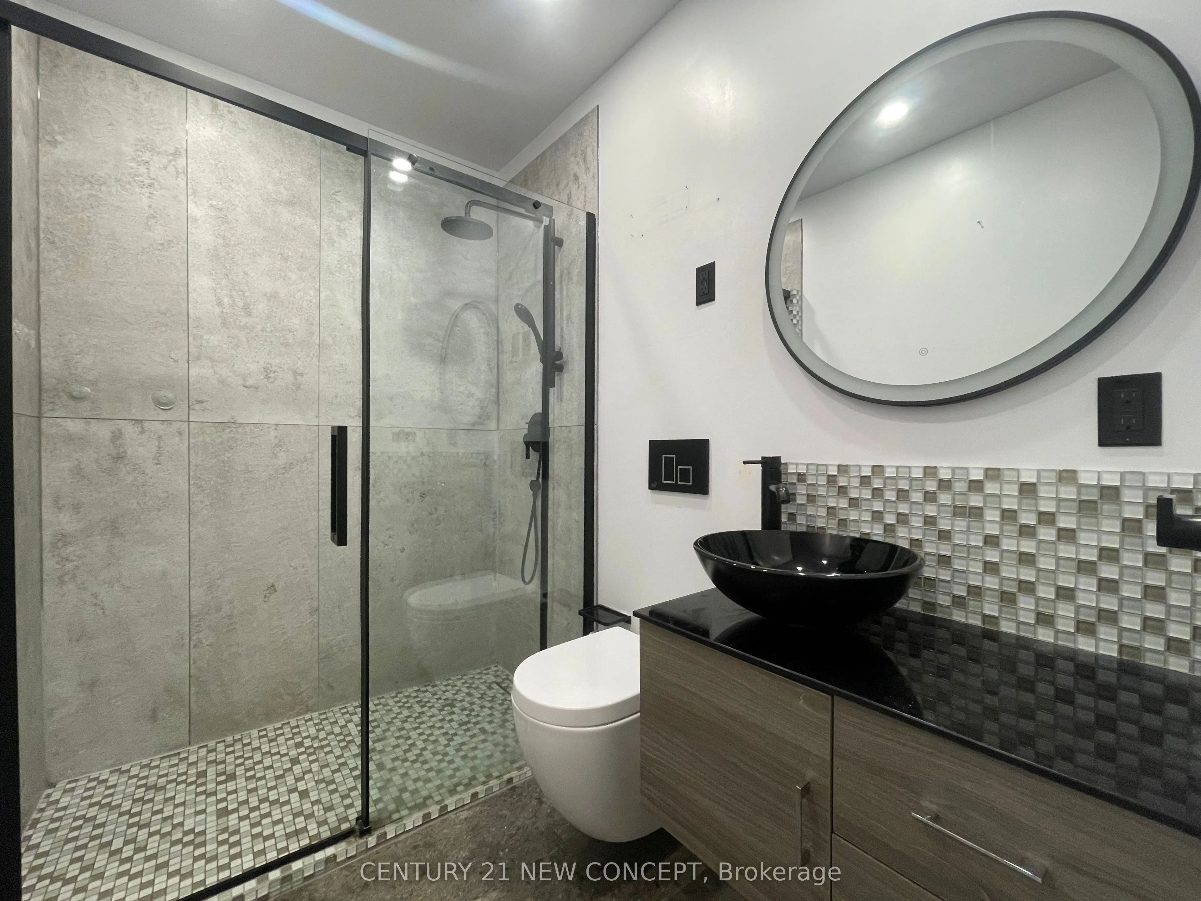 600 Bloor Street W #3