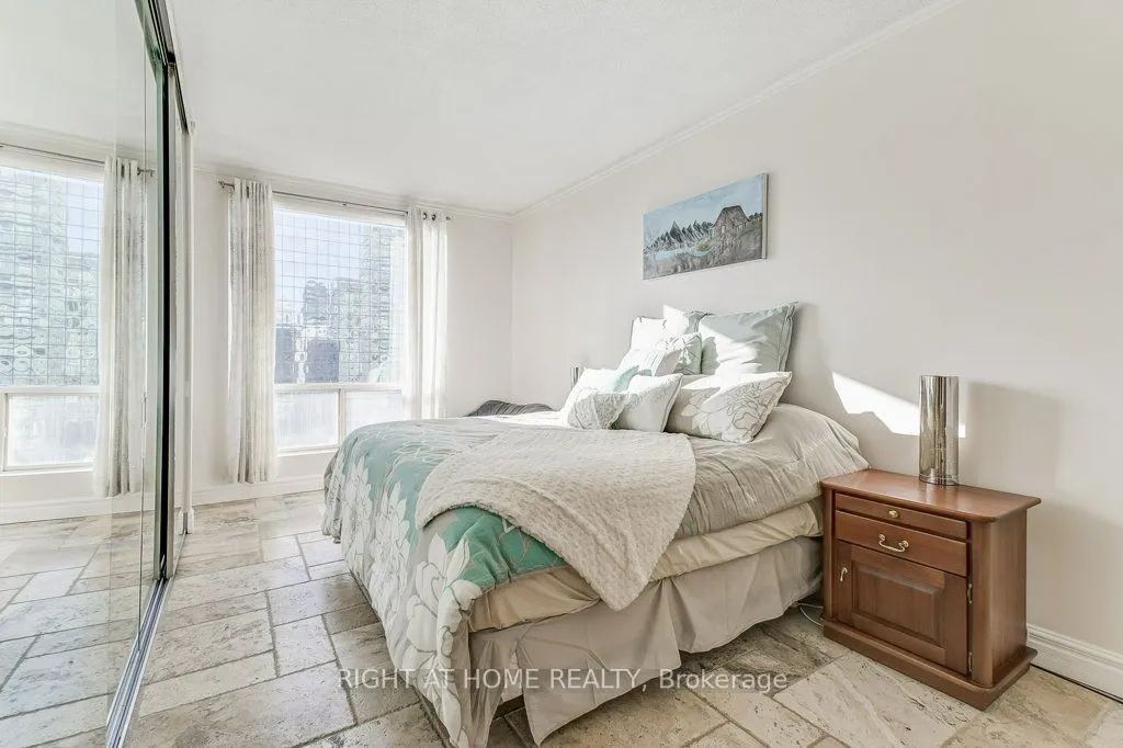 25 Grenville Street #PH2