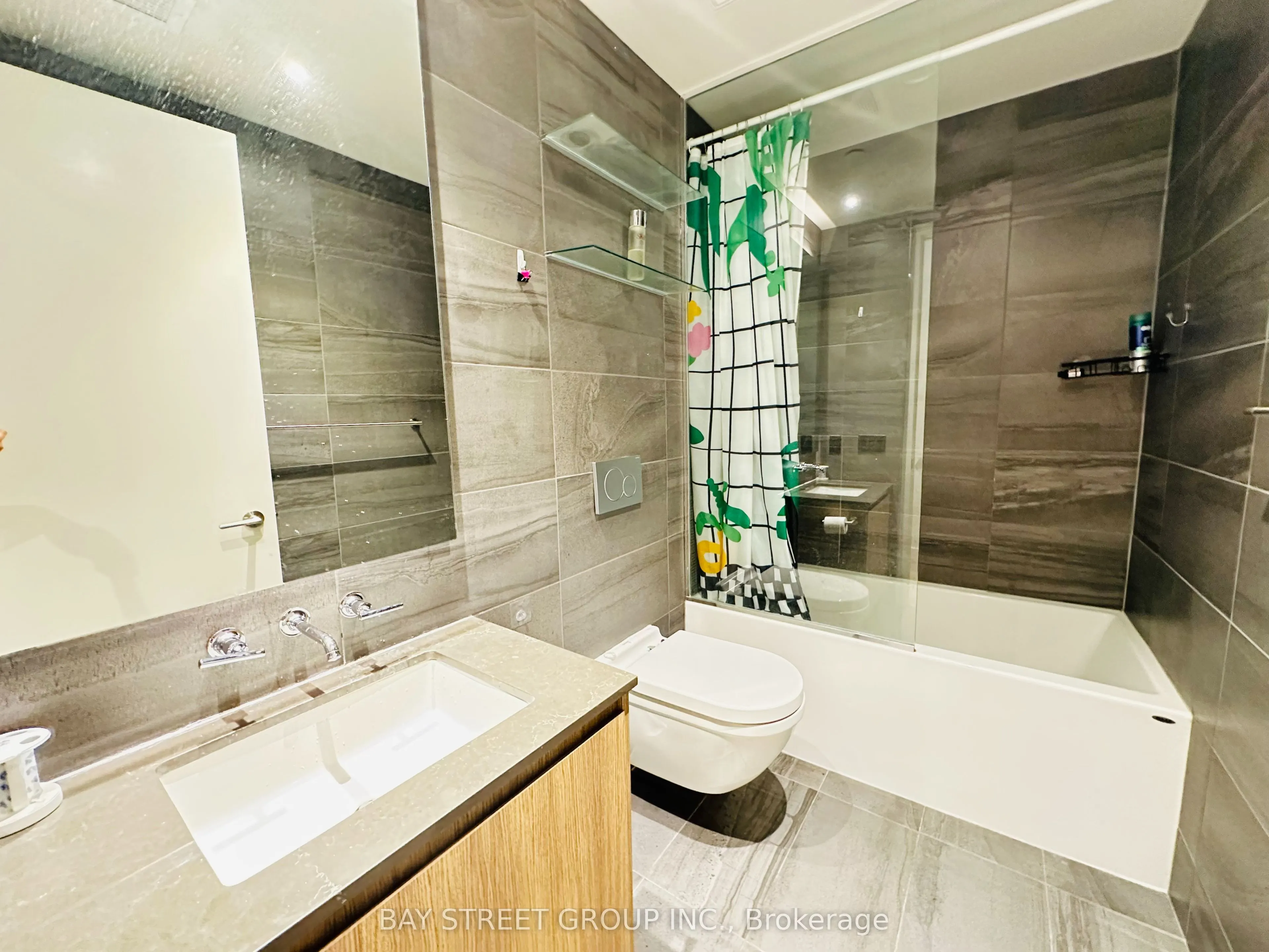 81 Wellesley Street E #2207