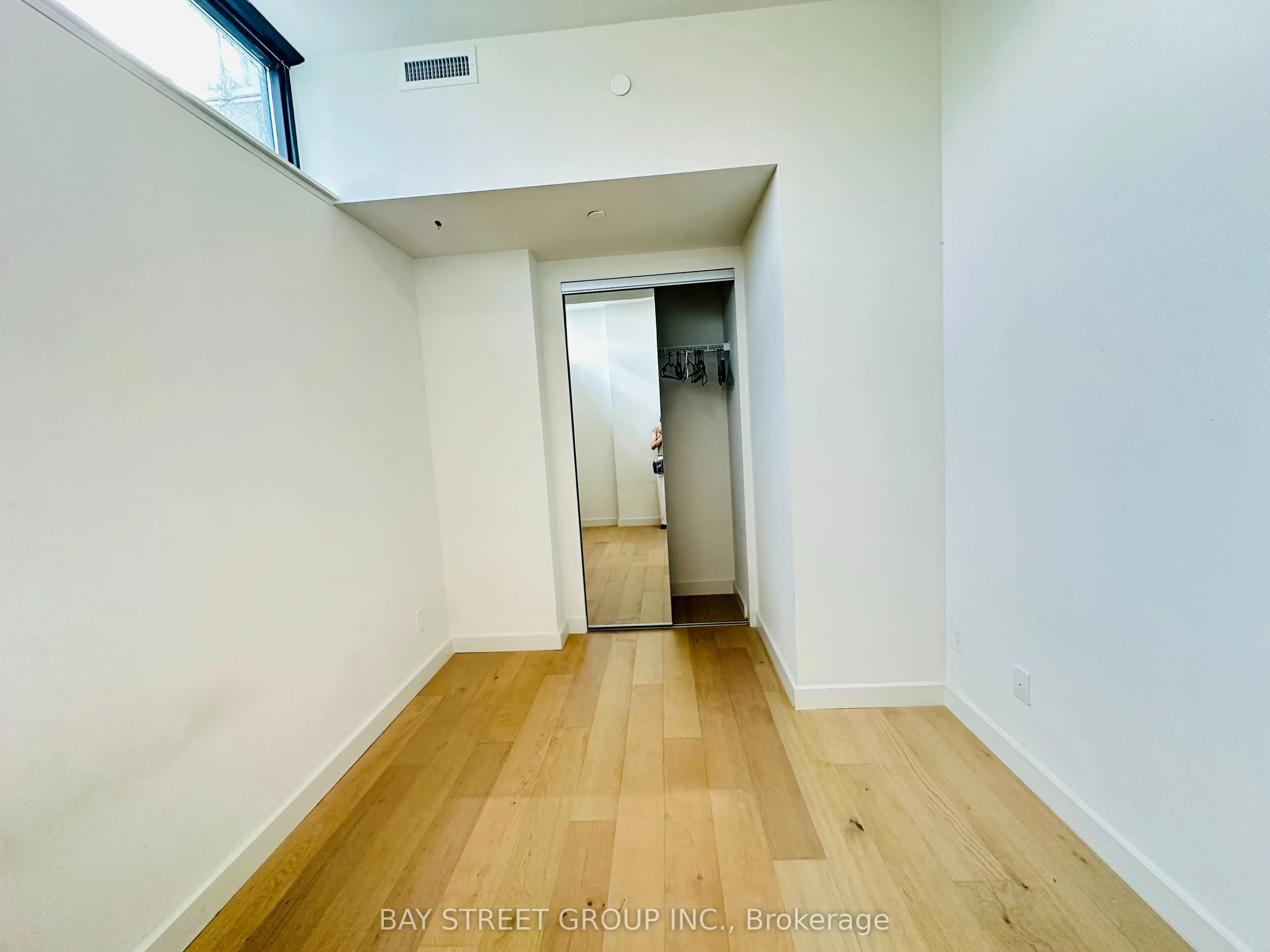 81 Wellesley Street E #2207