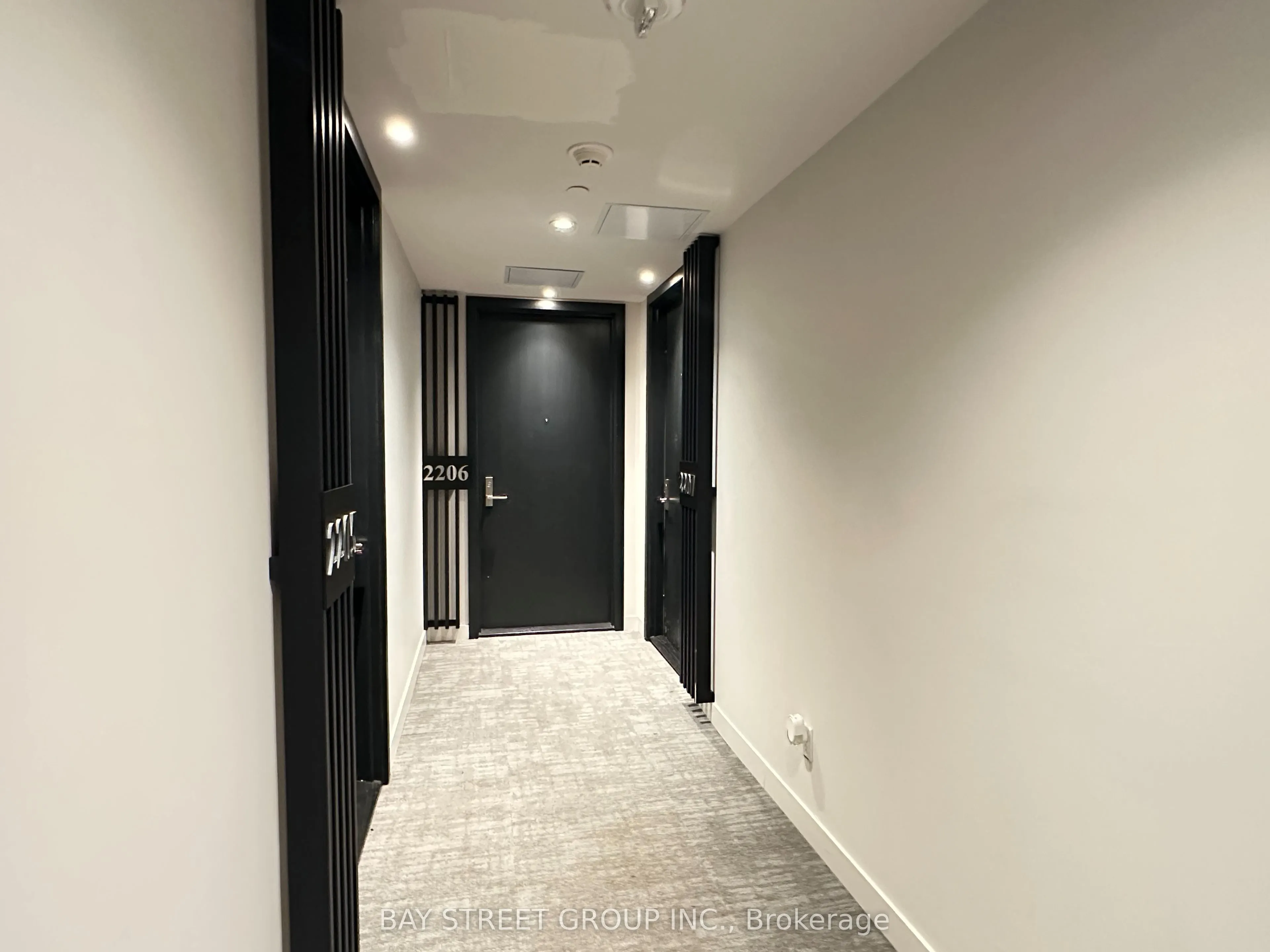 81 Wellesley Street E #2207